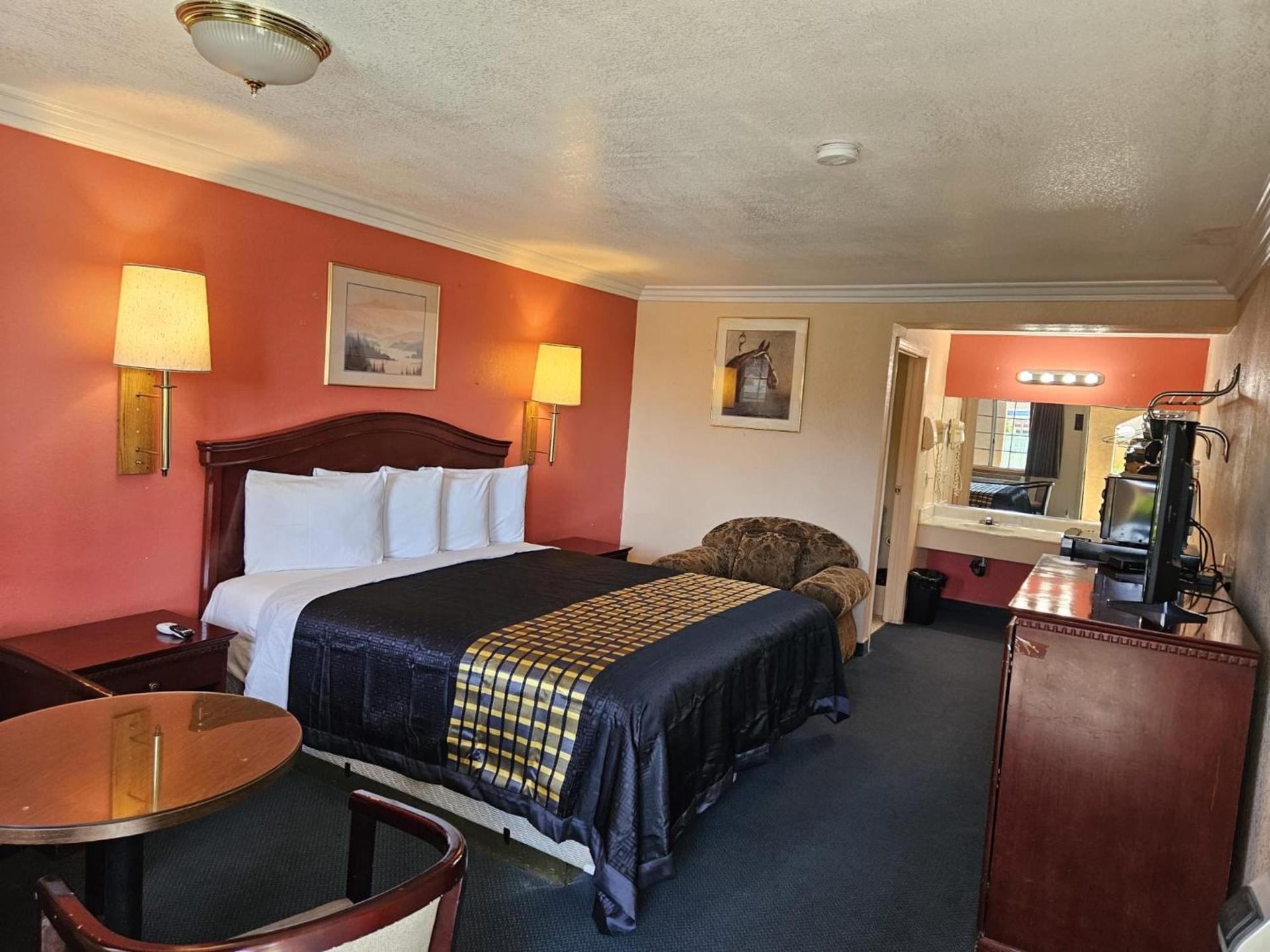Americas Best Value Inn-Mojave photo 12
