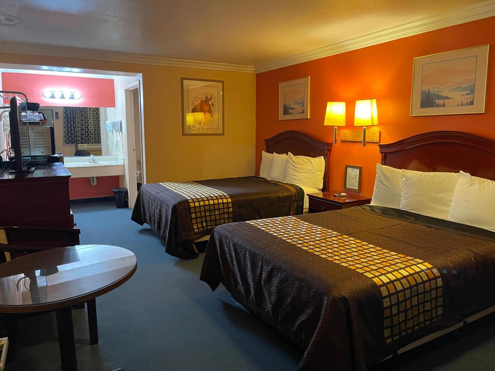 Americas Best Value Inn-Mojave photo 4