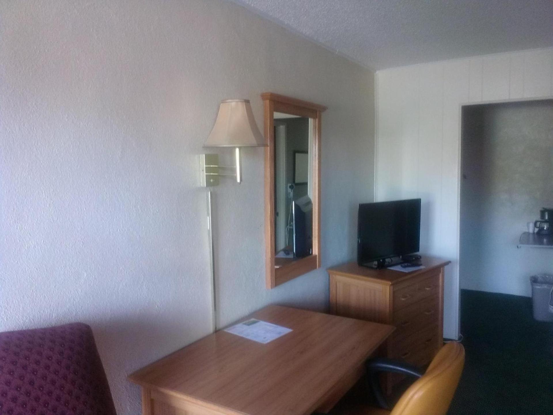 Heritage House Motel photo 16