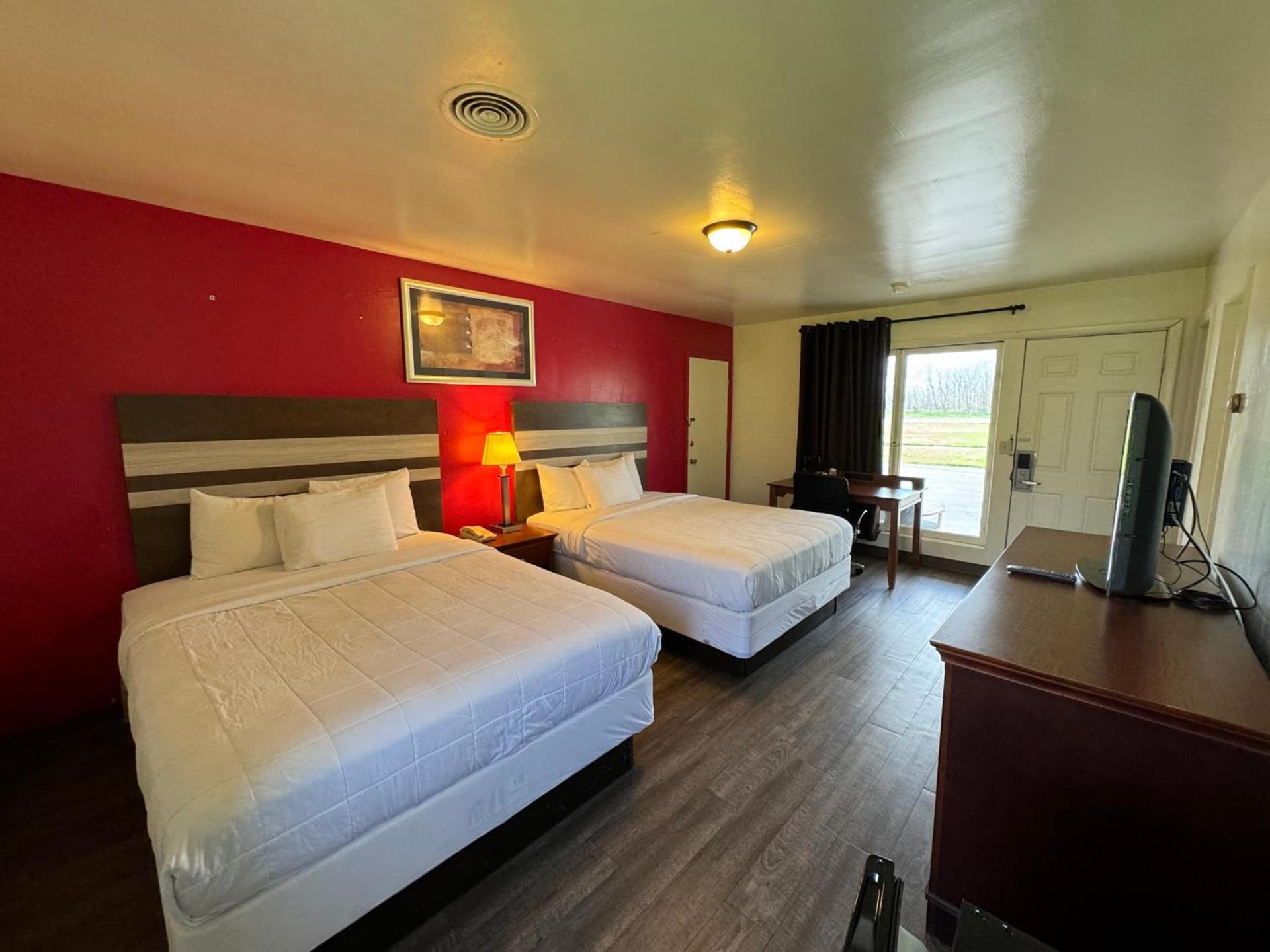 Thruway Holiday Motel photo 9