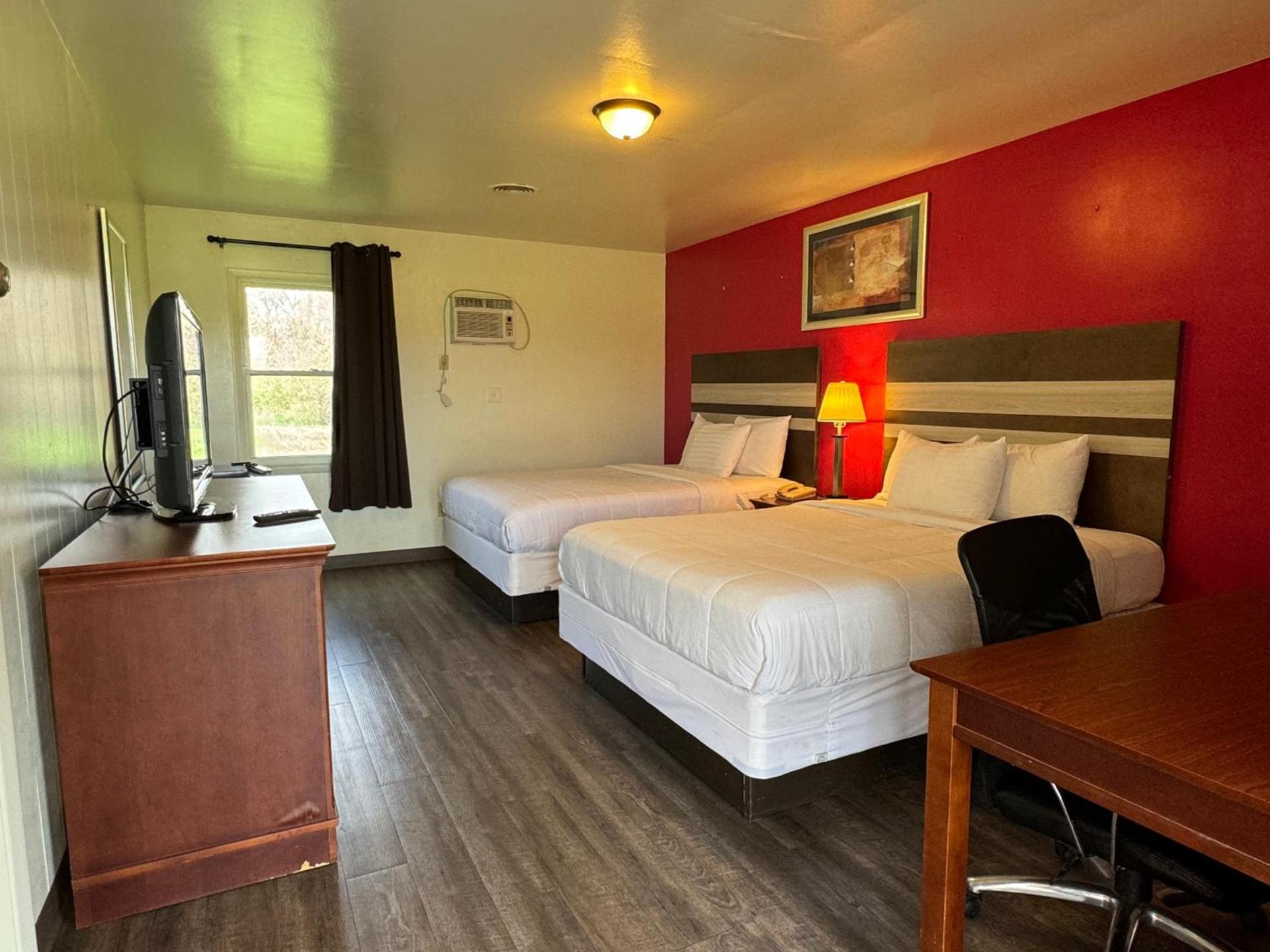 Thruway Holiday Motel photo 6