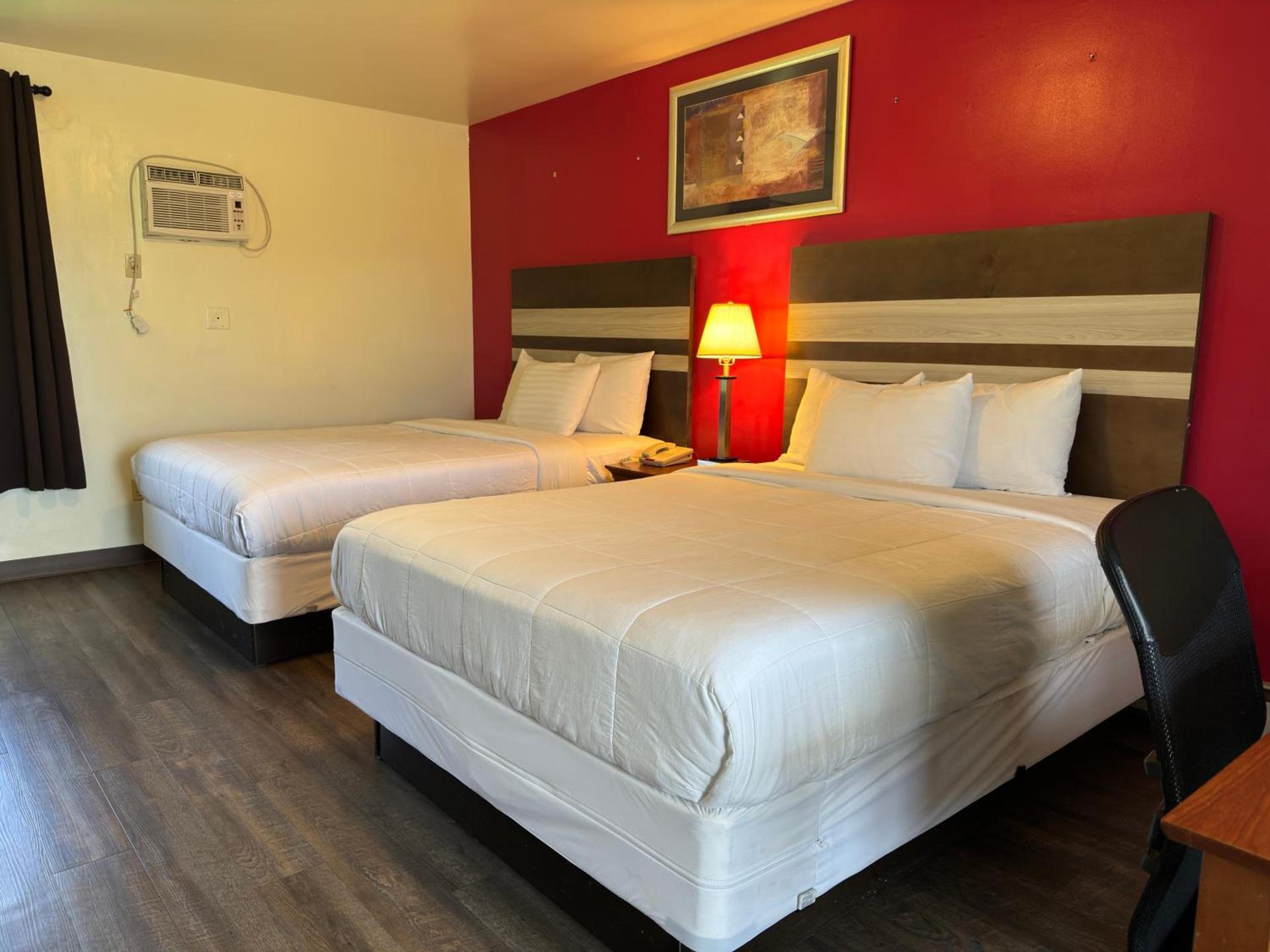 Thruway Holiday Motel photo 13