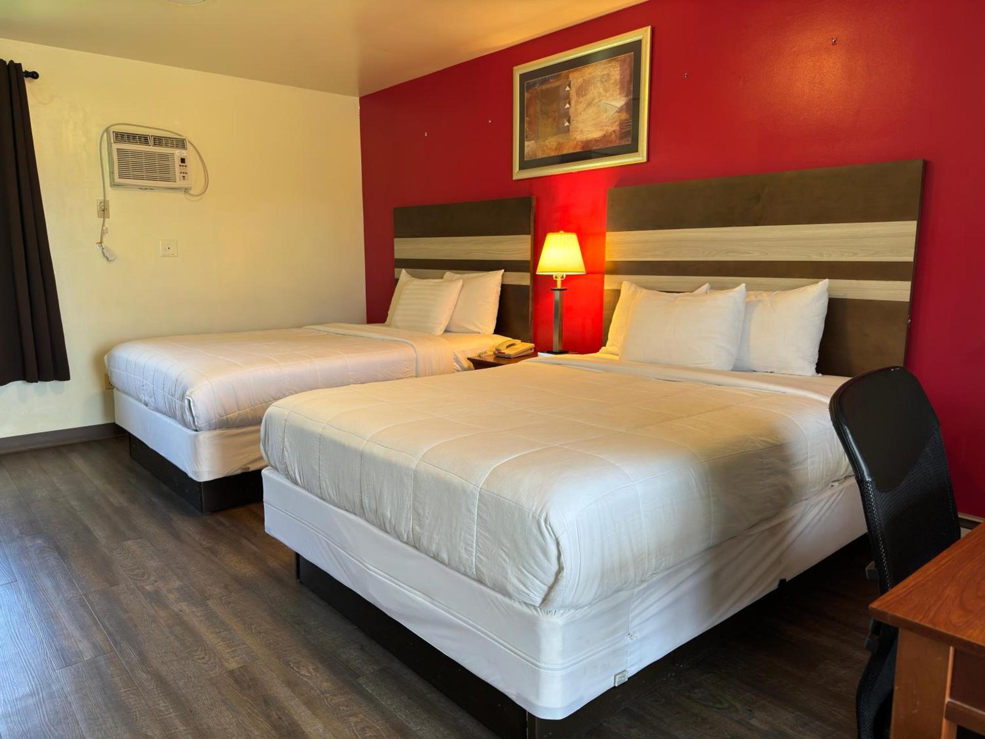 Thruway Holiday Motel photo 14
