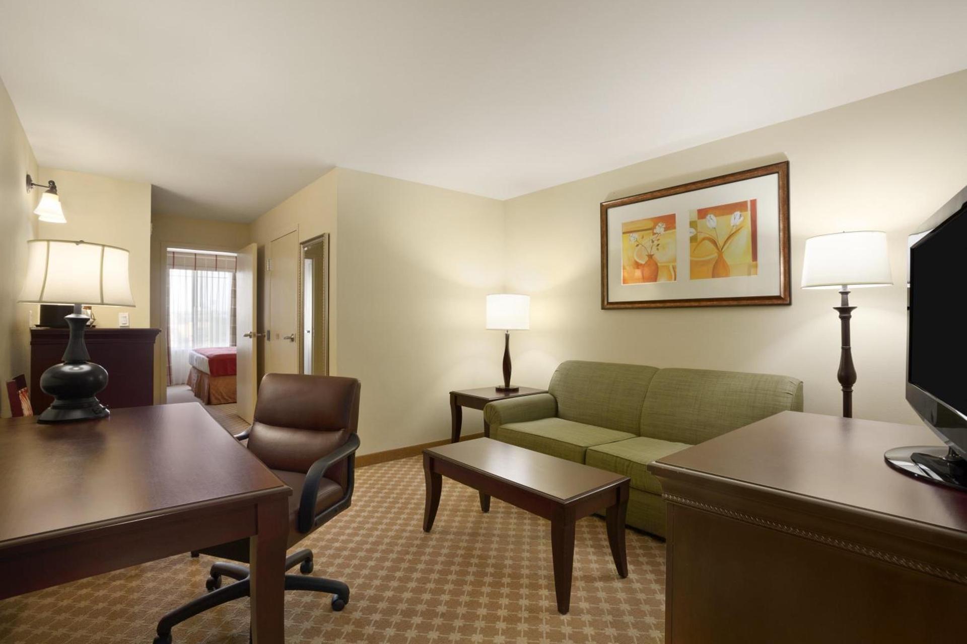 Holiday Inn & Suites - Barstow by IHG photo 6