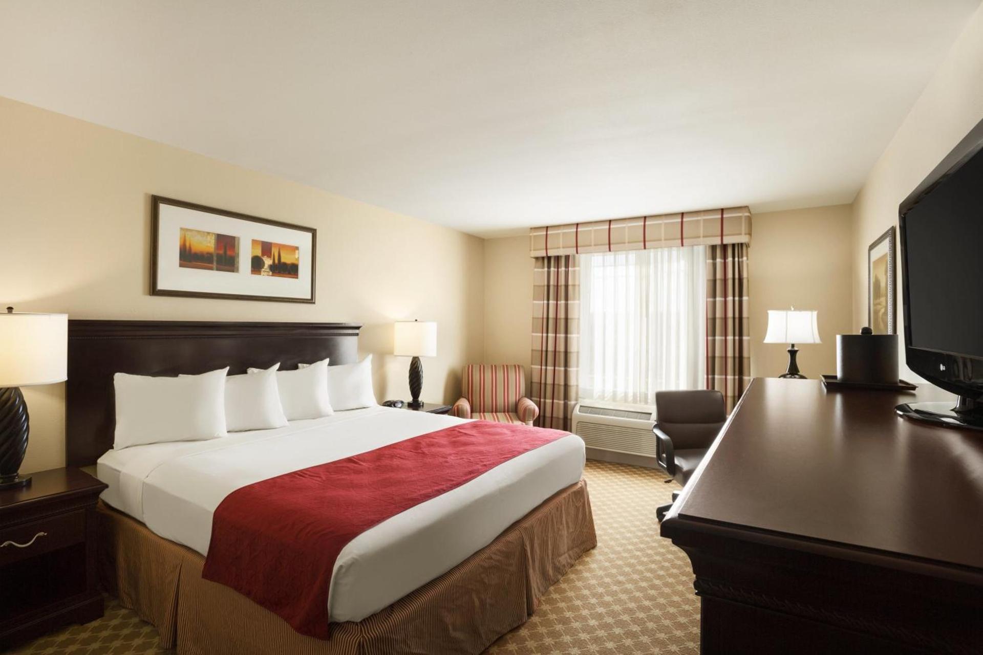Holiday Inn & Suites - Barstow by IHG photo 4