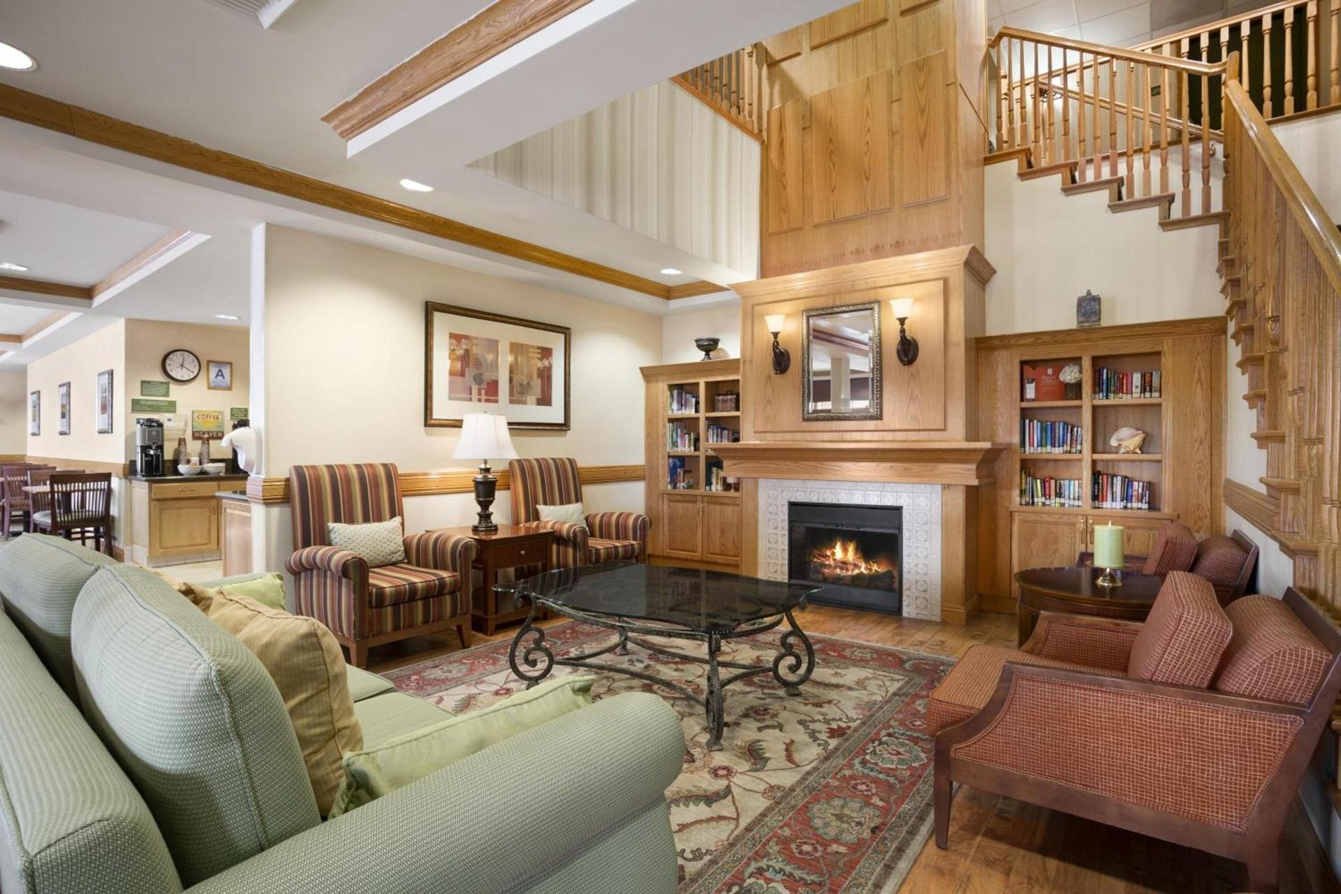 Holiday Inn & Suites - Barstow by IHG photo 9