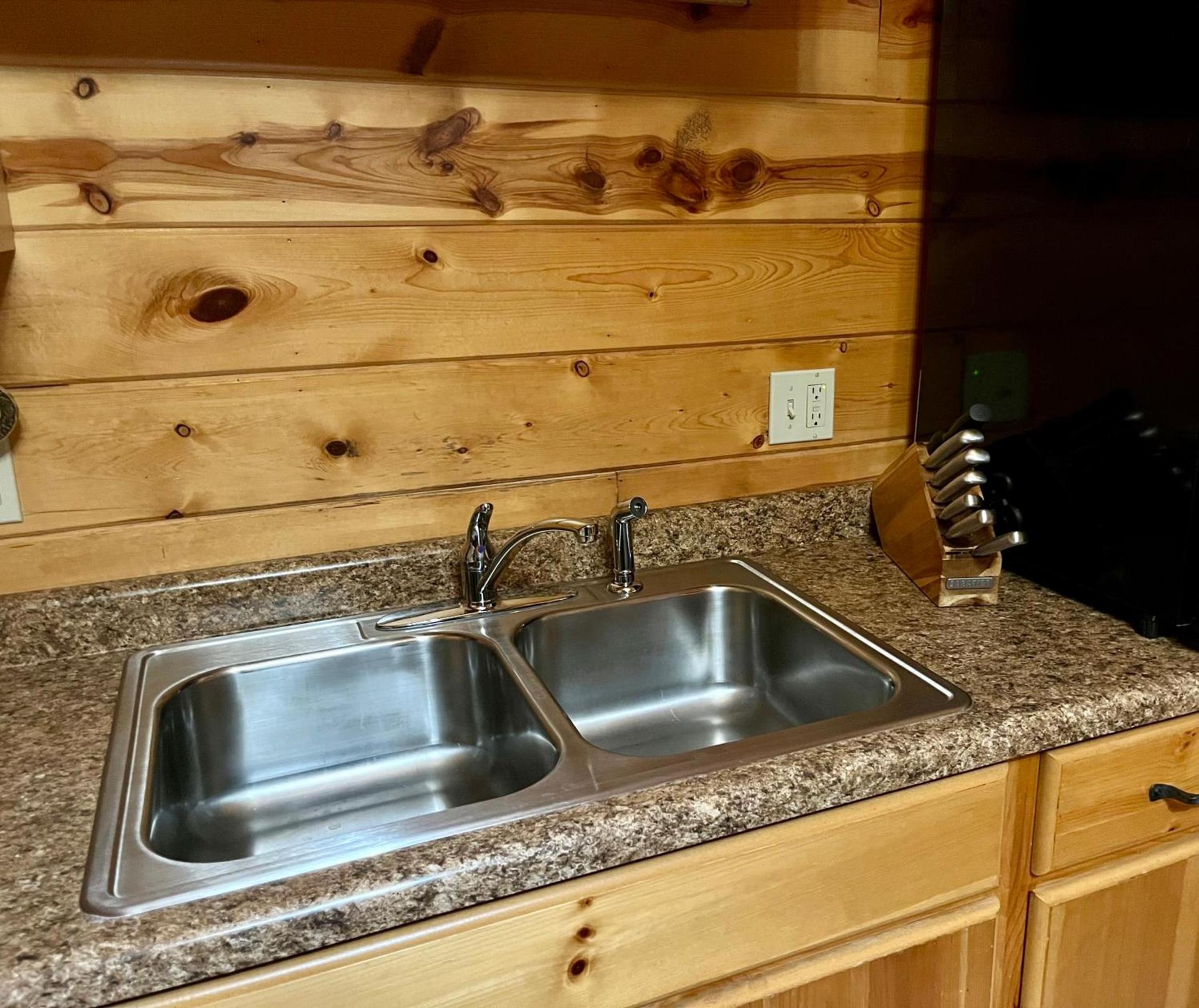Badlands Frontier Cabins photo 52