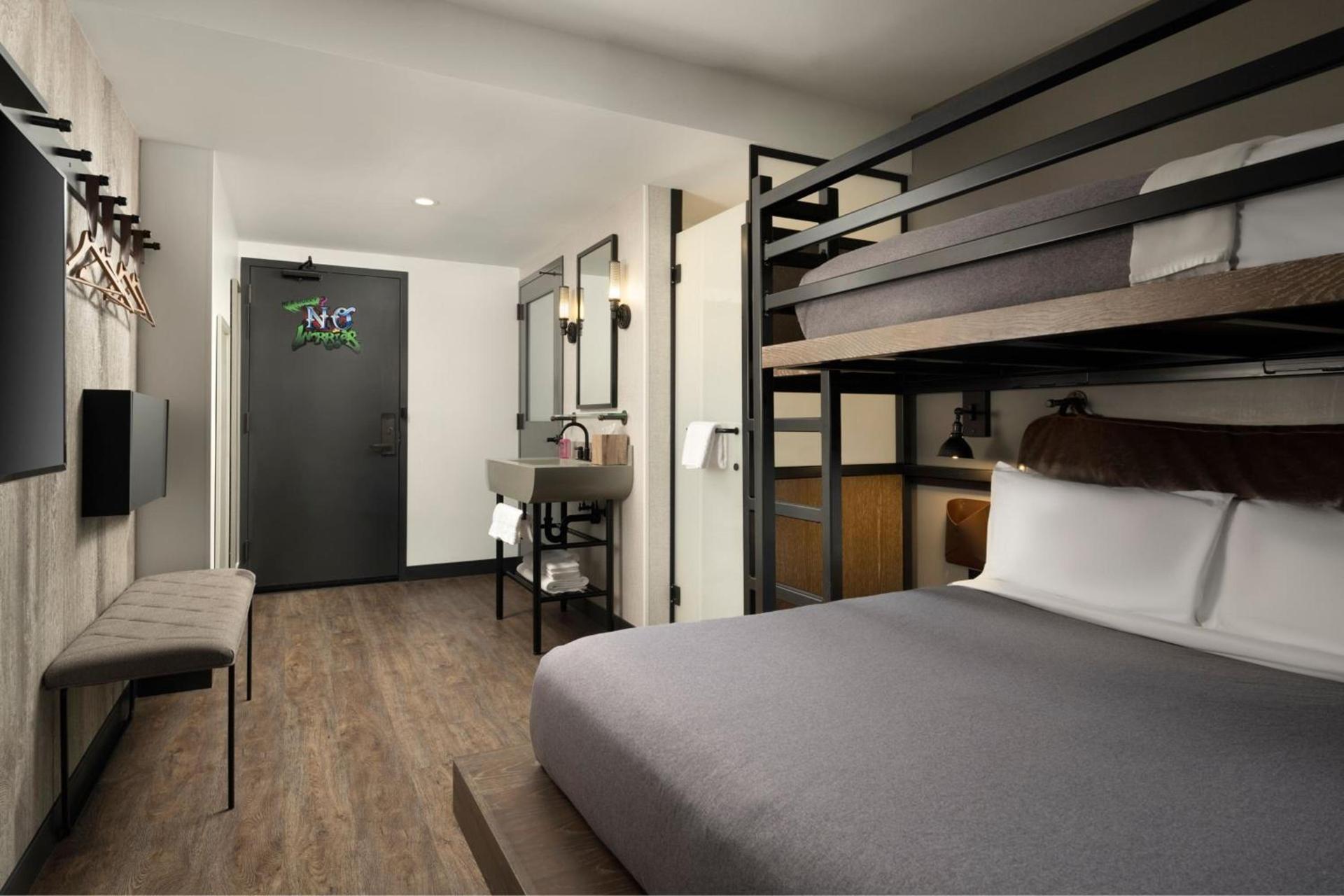 Moxy Chicago Downtown photo 11