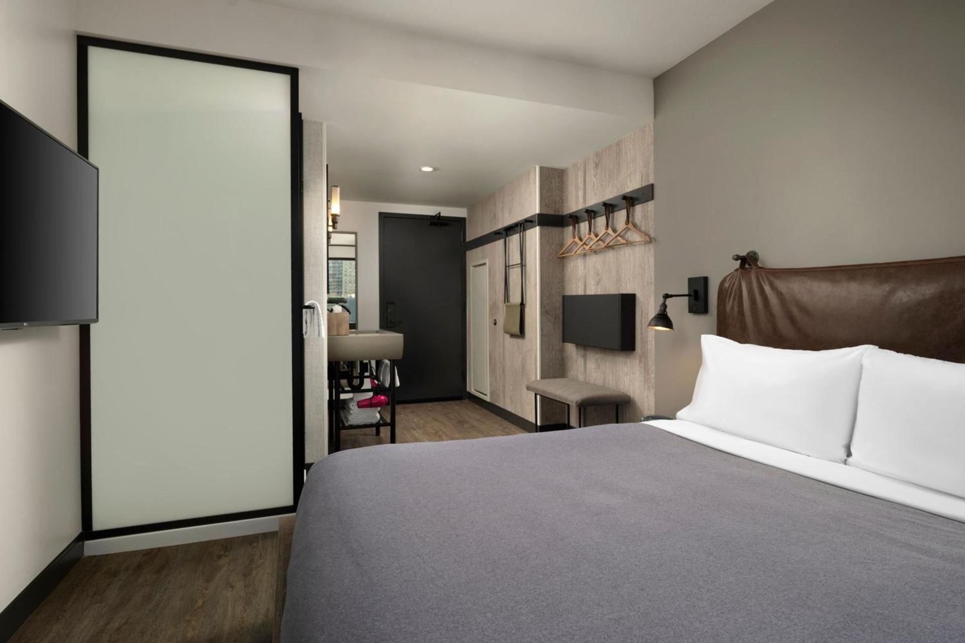 Moxy Chicago Downtown photo 13