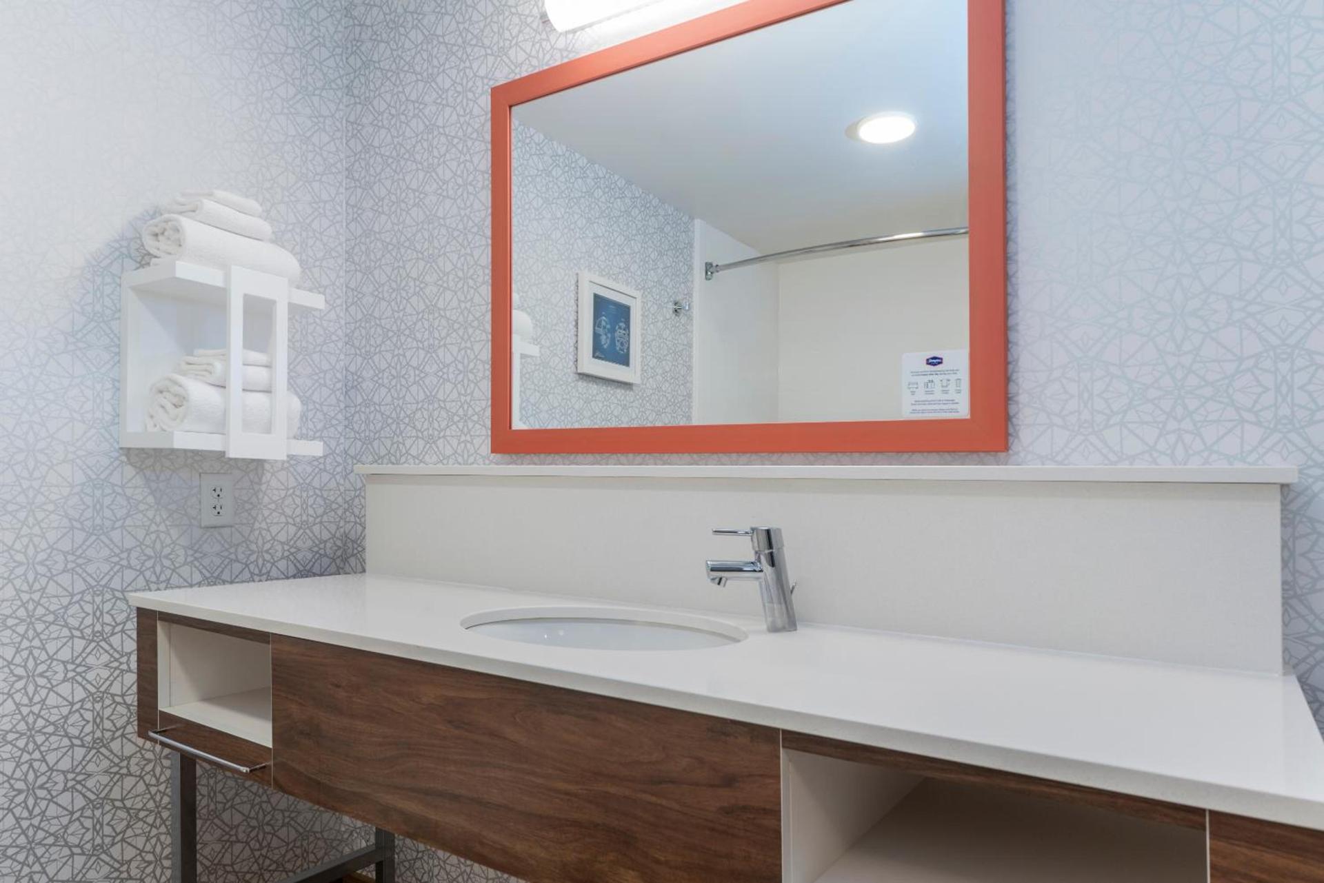 Hampton Inn & Suites St. Louis-Chesterfield photo 47