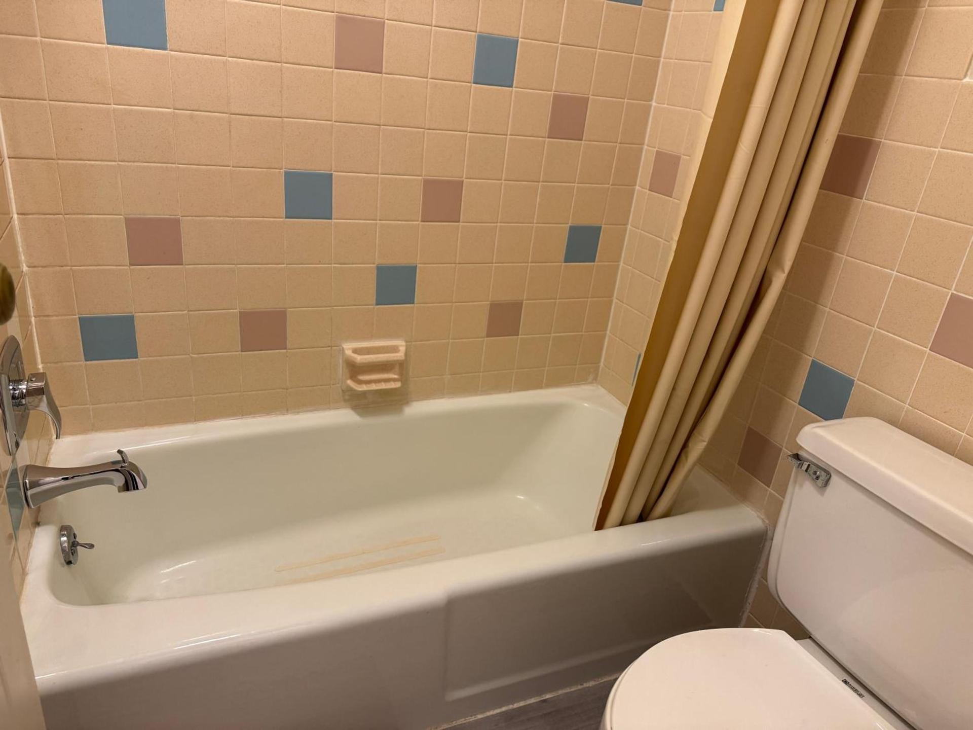 Country Club Inn & Suites photo 8