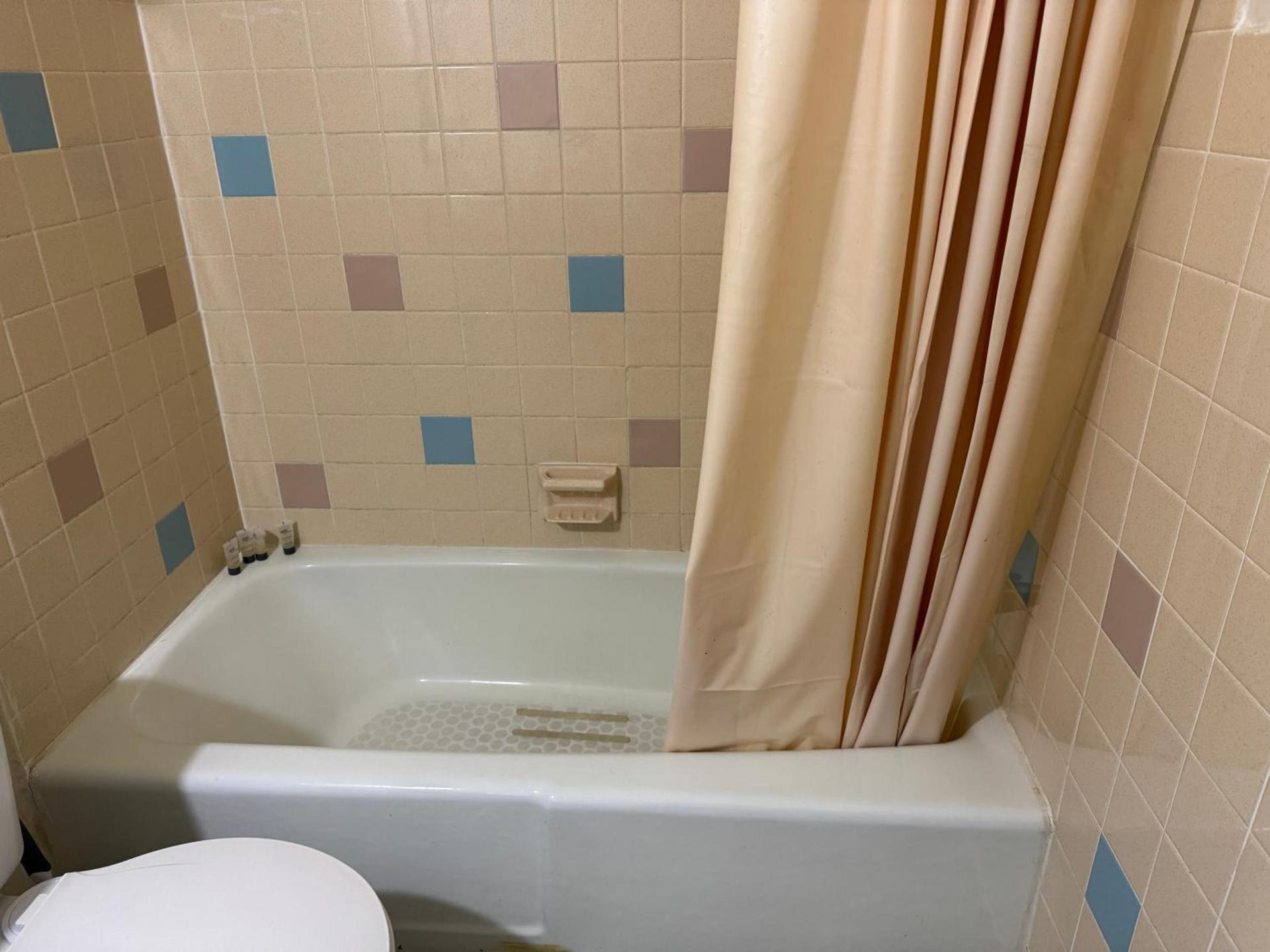 Country Club Inn & Suites photo 17