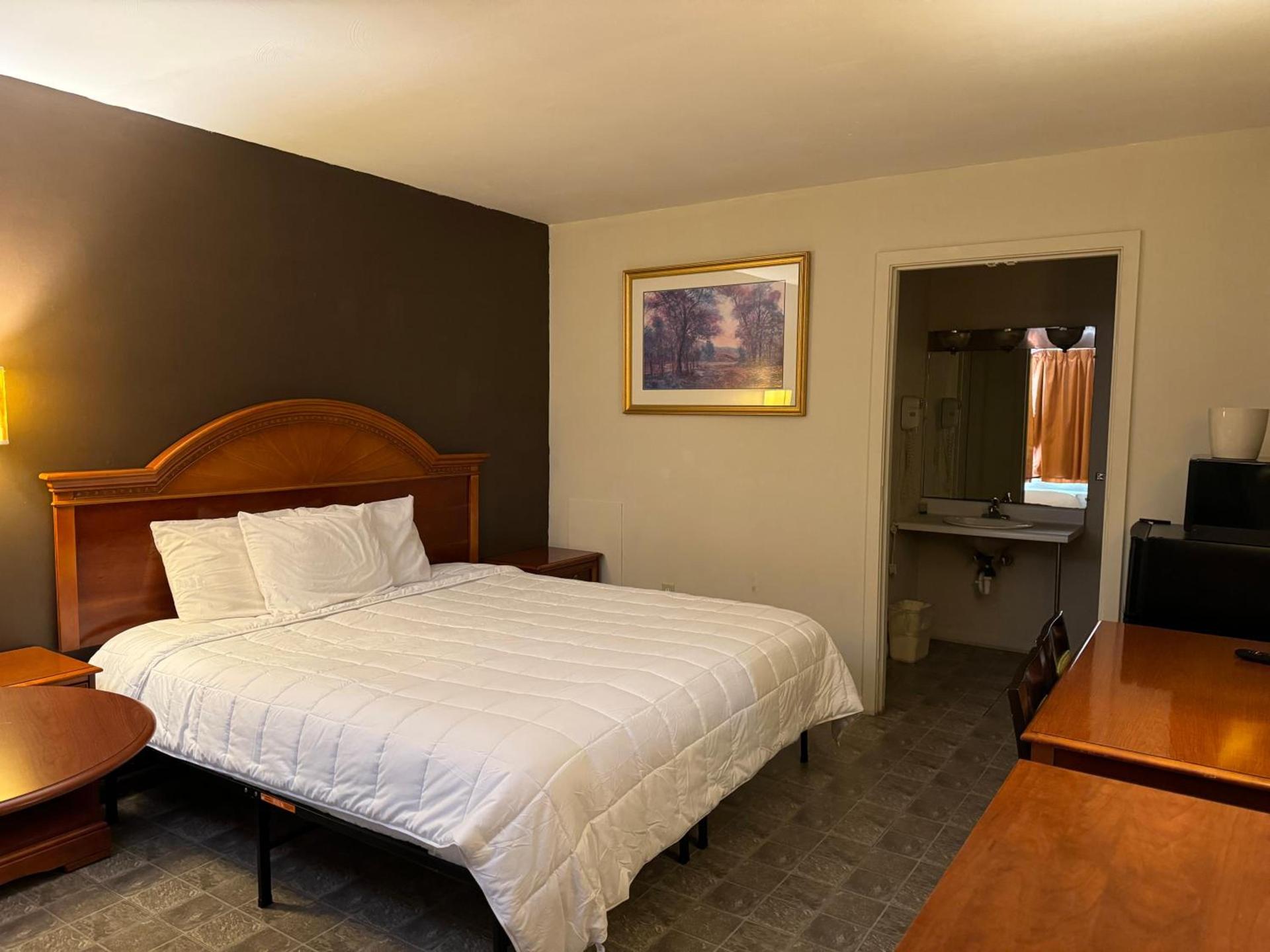 Country Club Inn & Suites photo 19