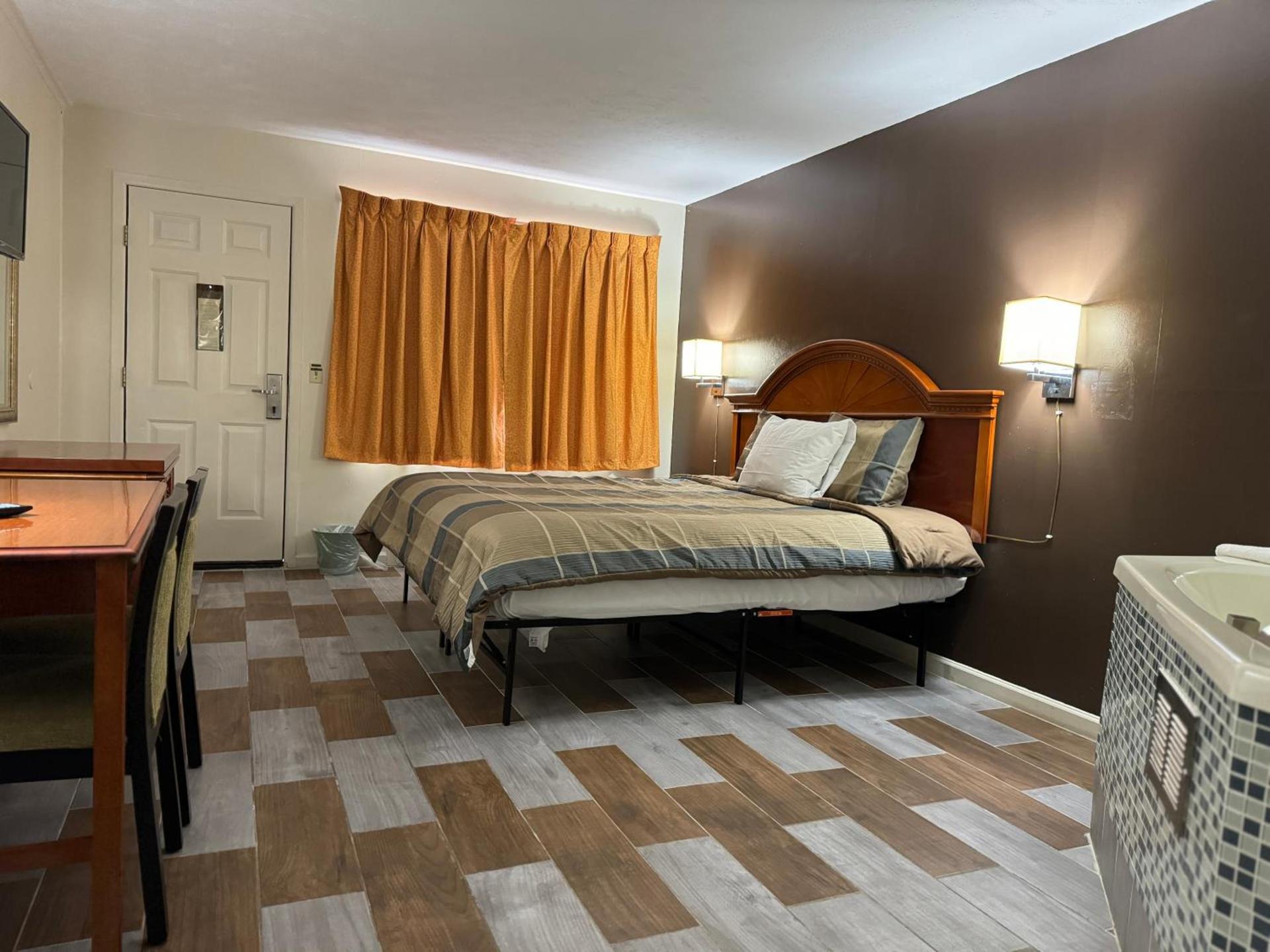 Country Club Inn & Suites photo 18