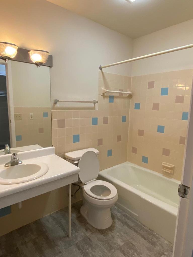 Country Club Inn & Suites photo 61
