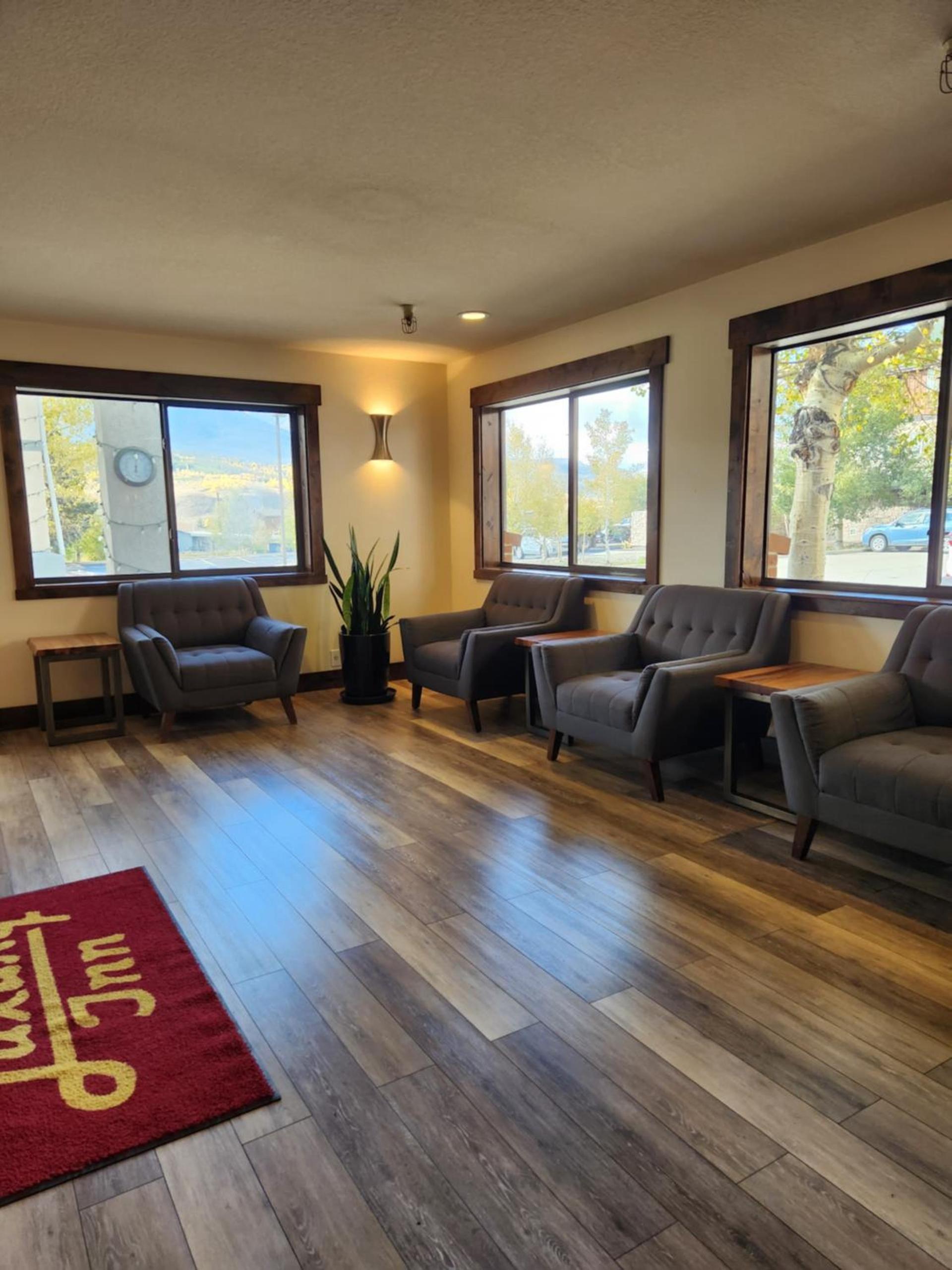 Luxury Inn & Suites photo 18