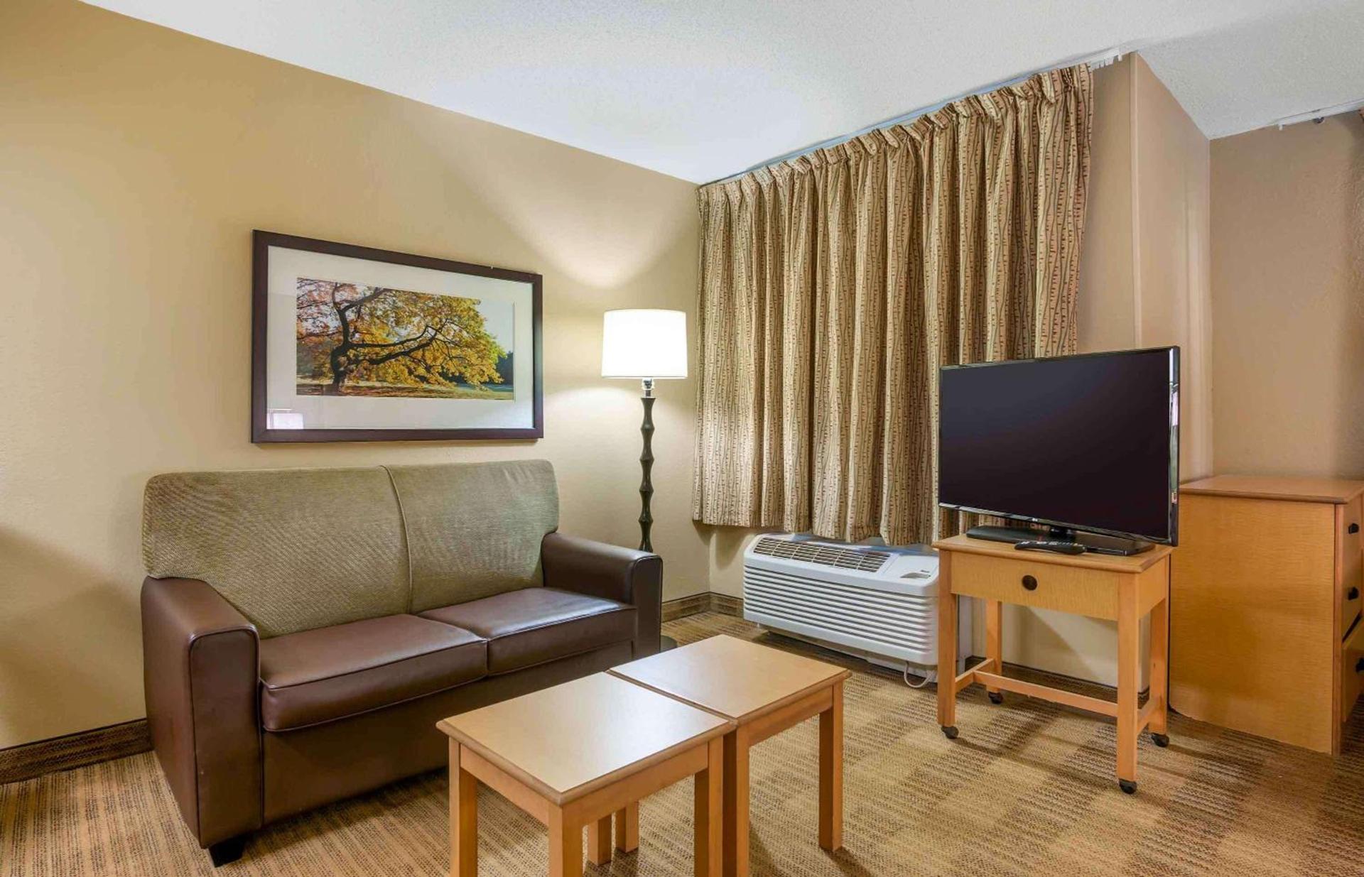 Southpoint Suites Jacksonville photo 12