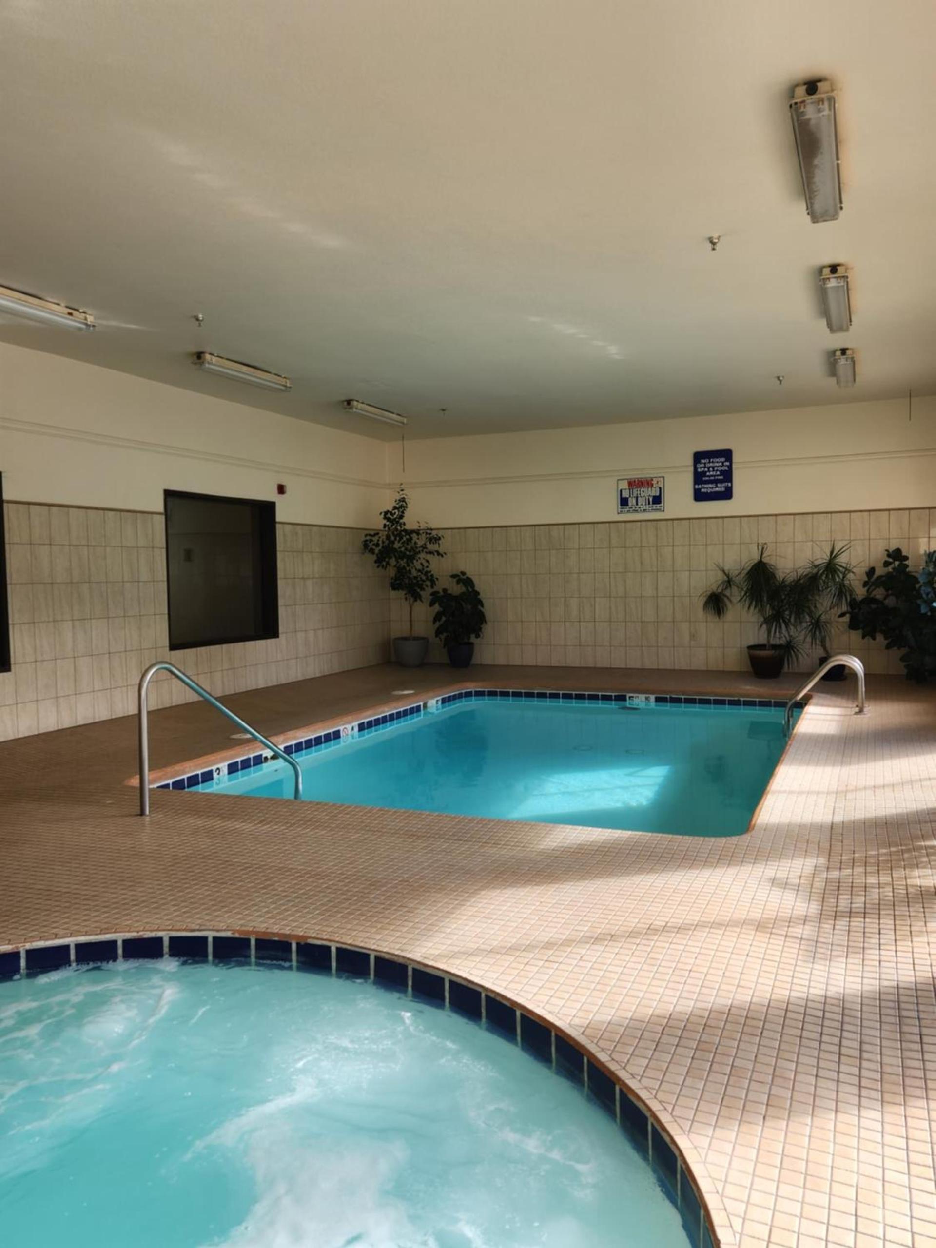 Luxury Inn & Suites photo 25