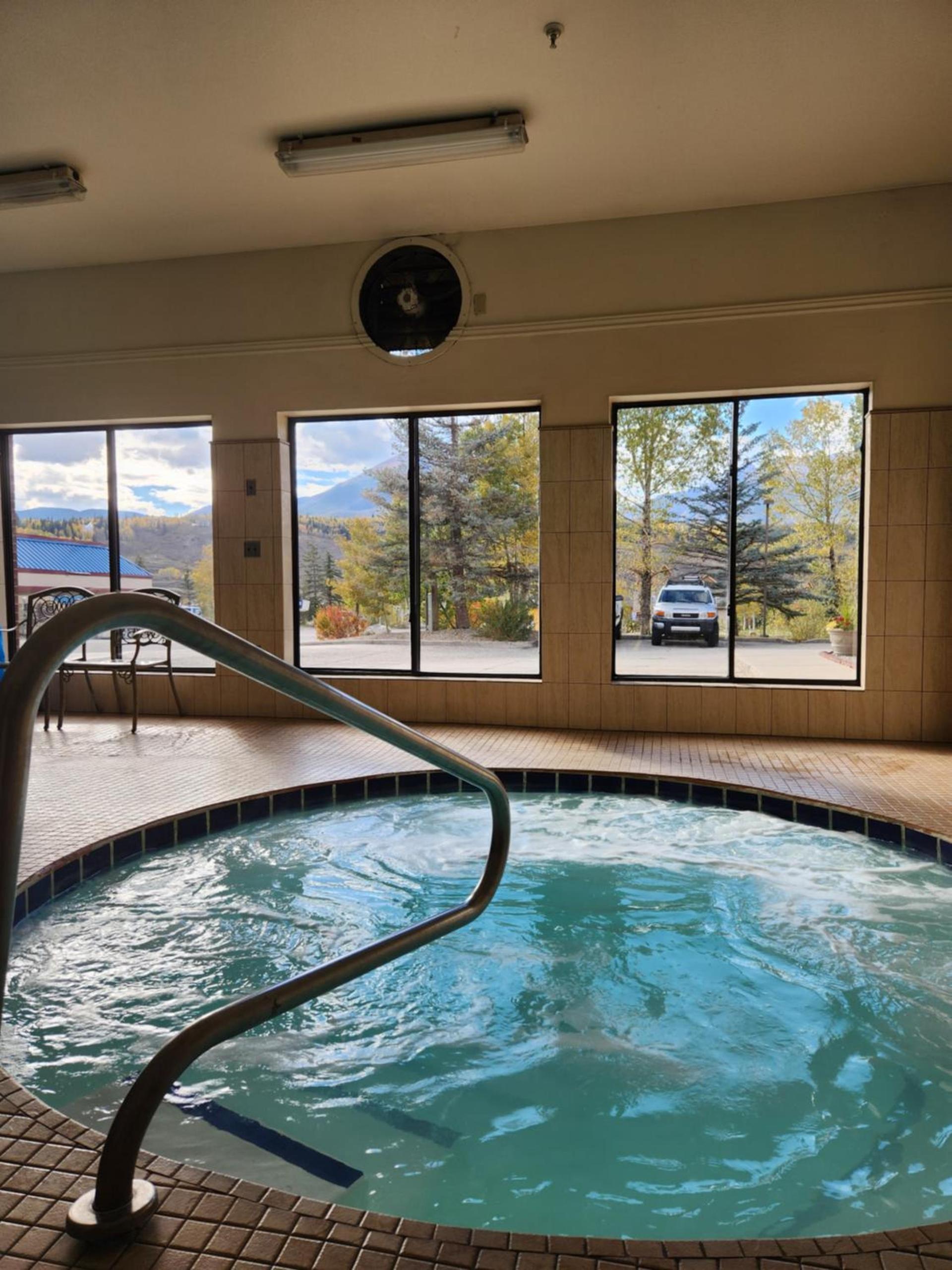Luxury Inn & Suites photo 22