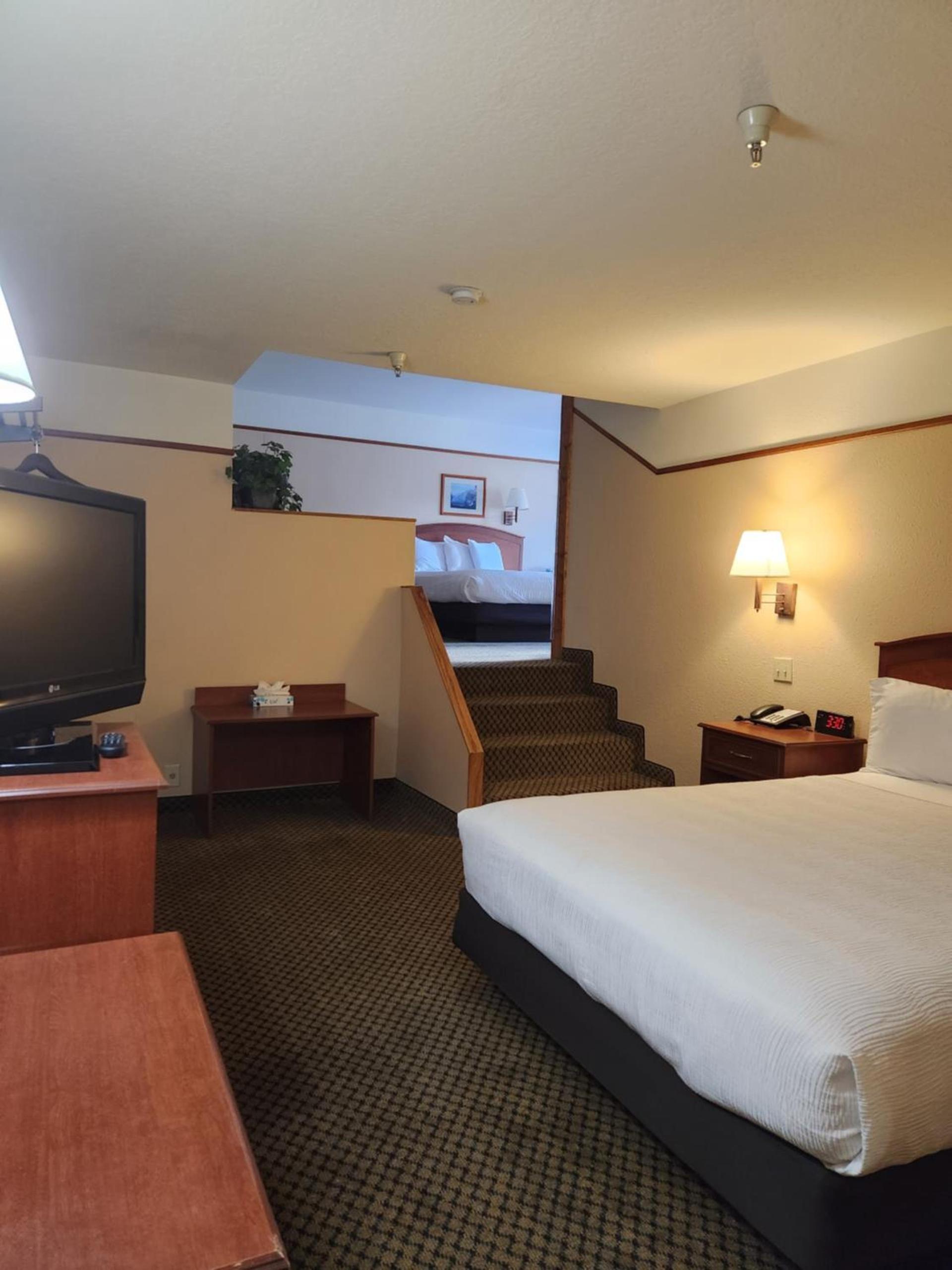Luxury Inn & Suites photo 33