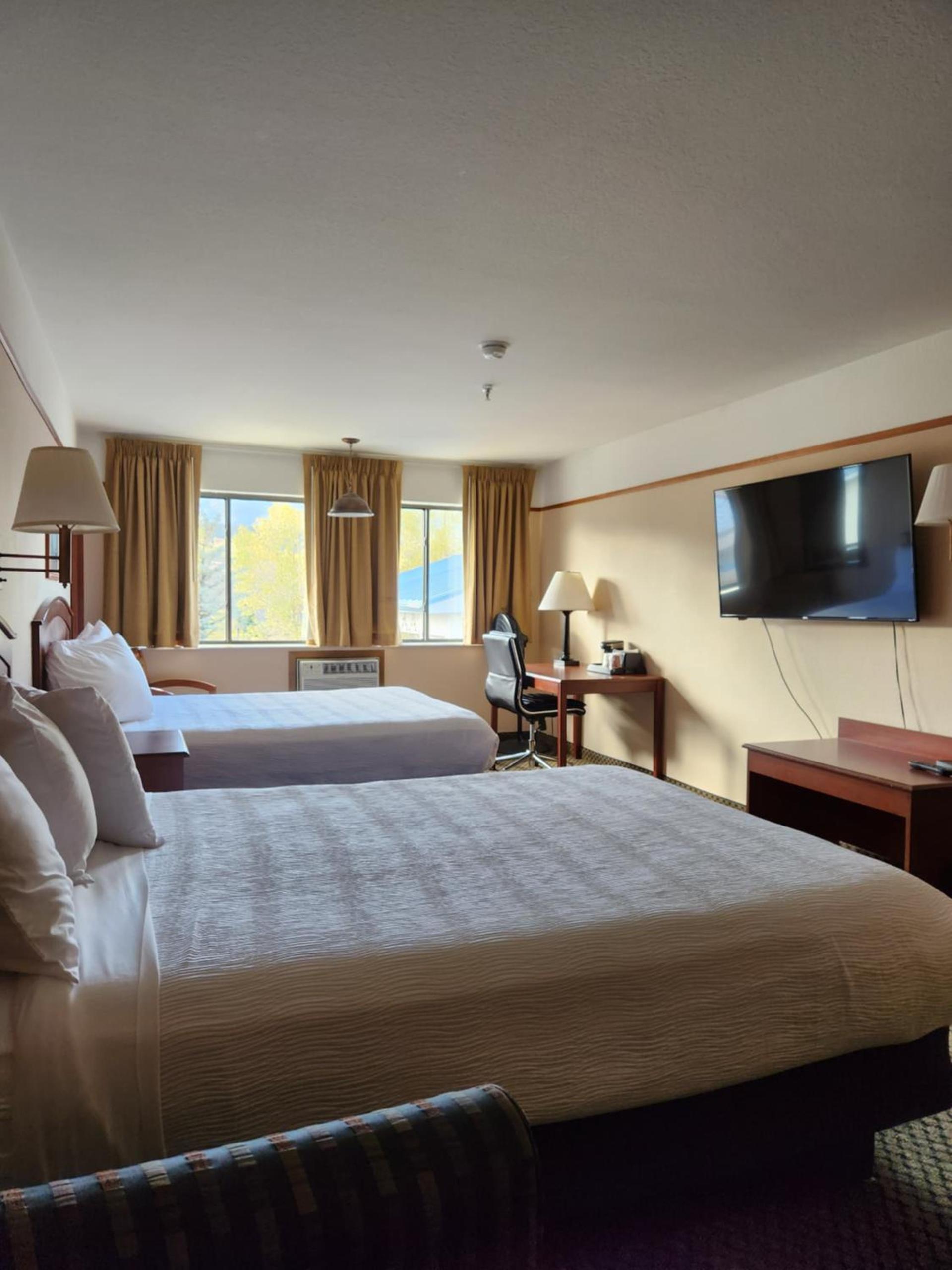 Luxury Inn & Suites photo 27