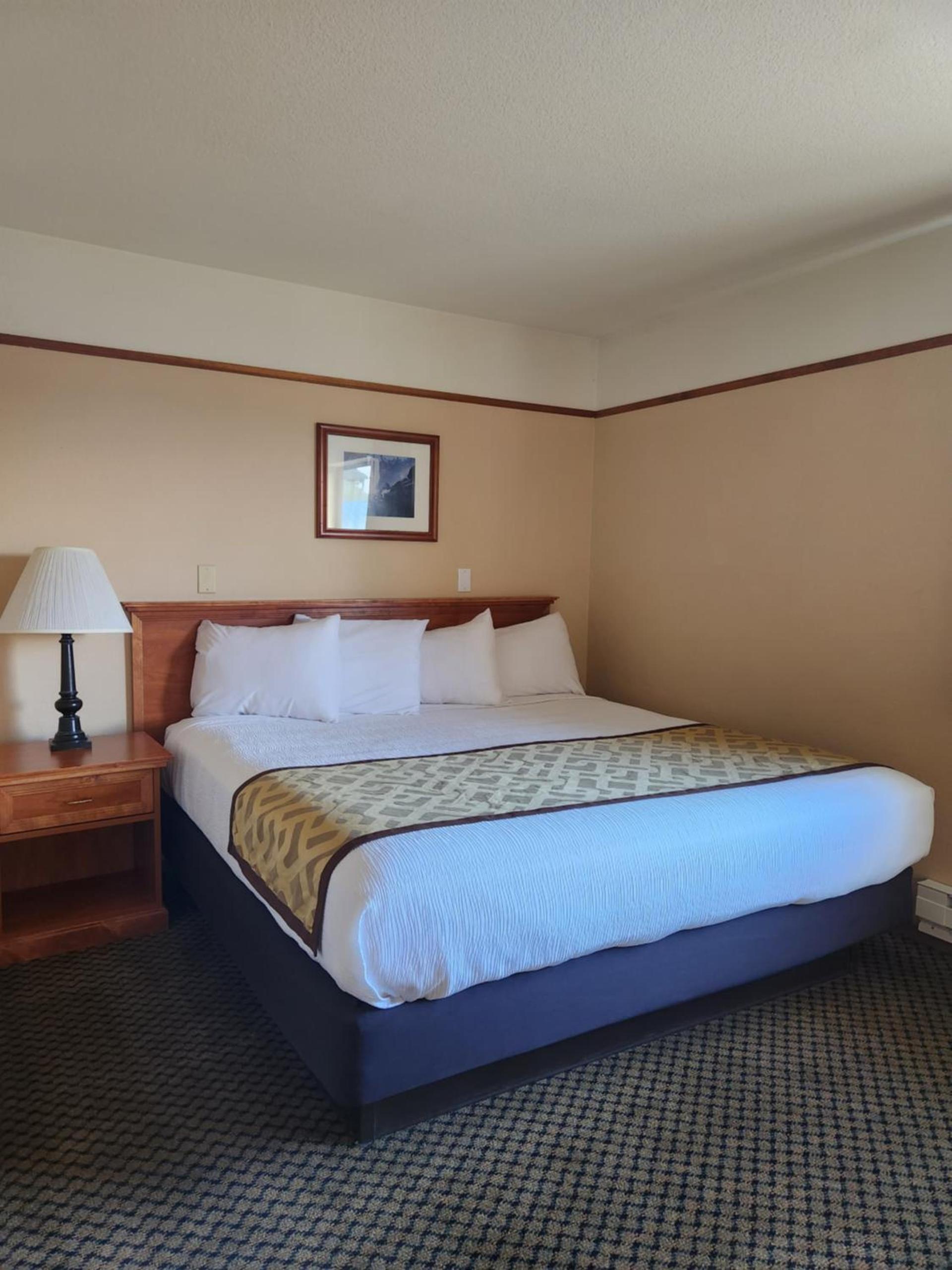 Luxury Inn & Suites photo 26