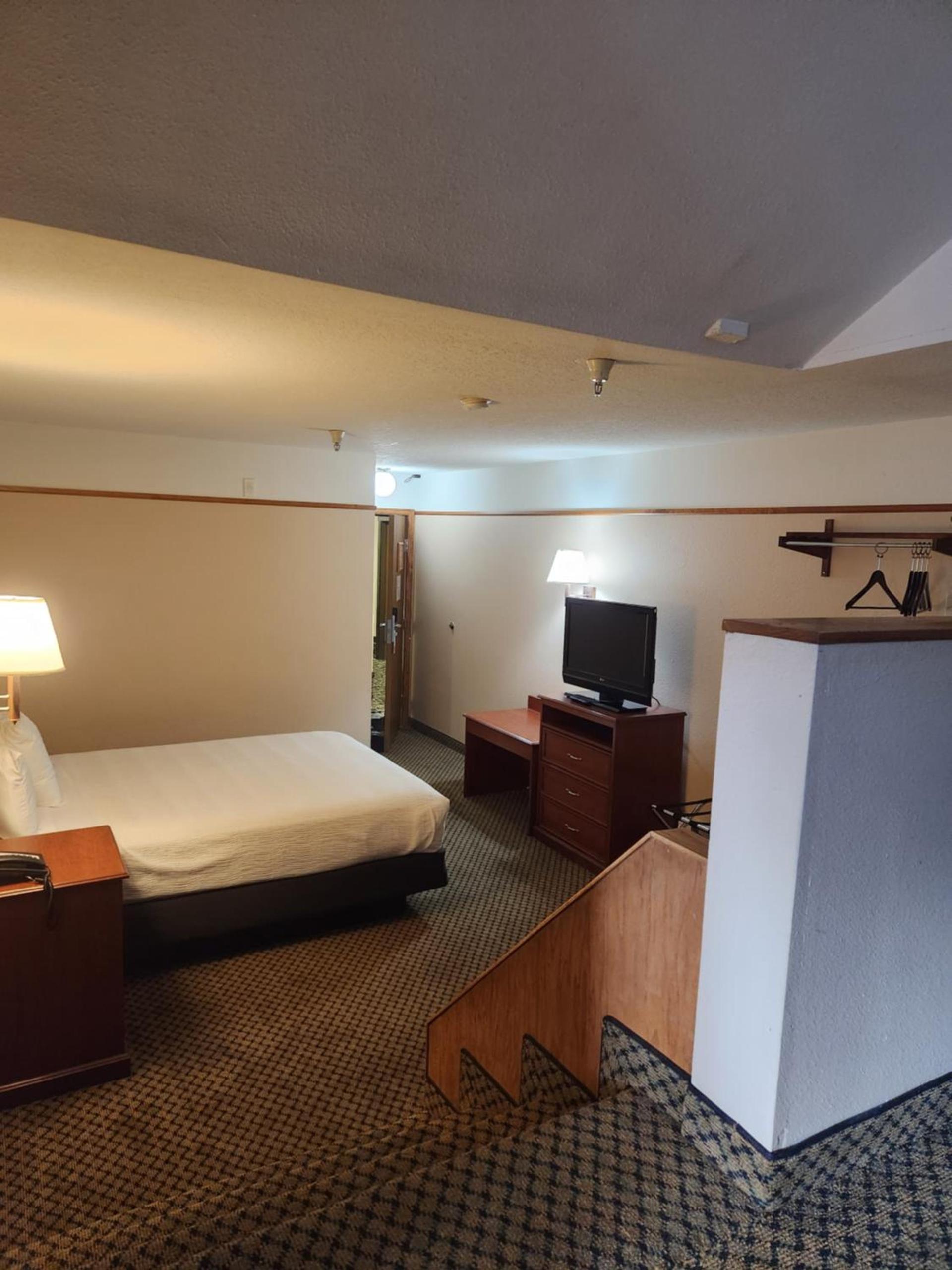 Luxury Inn & Suites photo 28