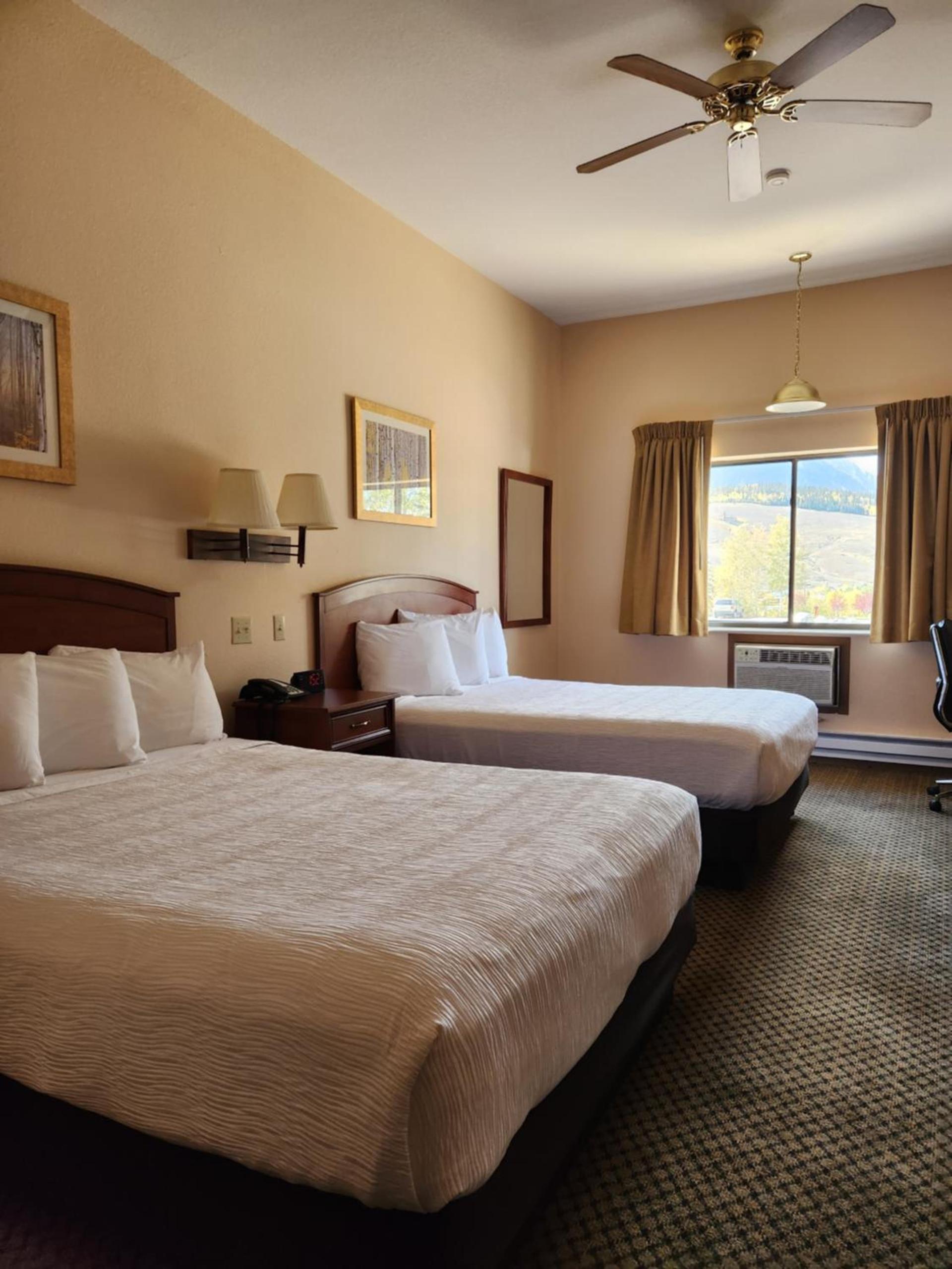 Luxury Inn & Suites photo 32