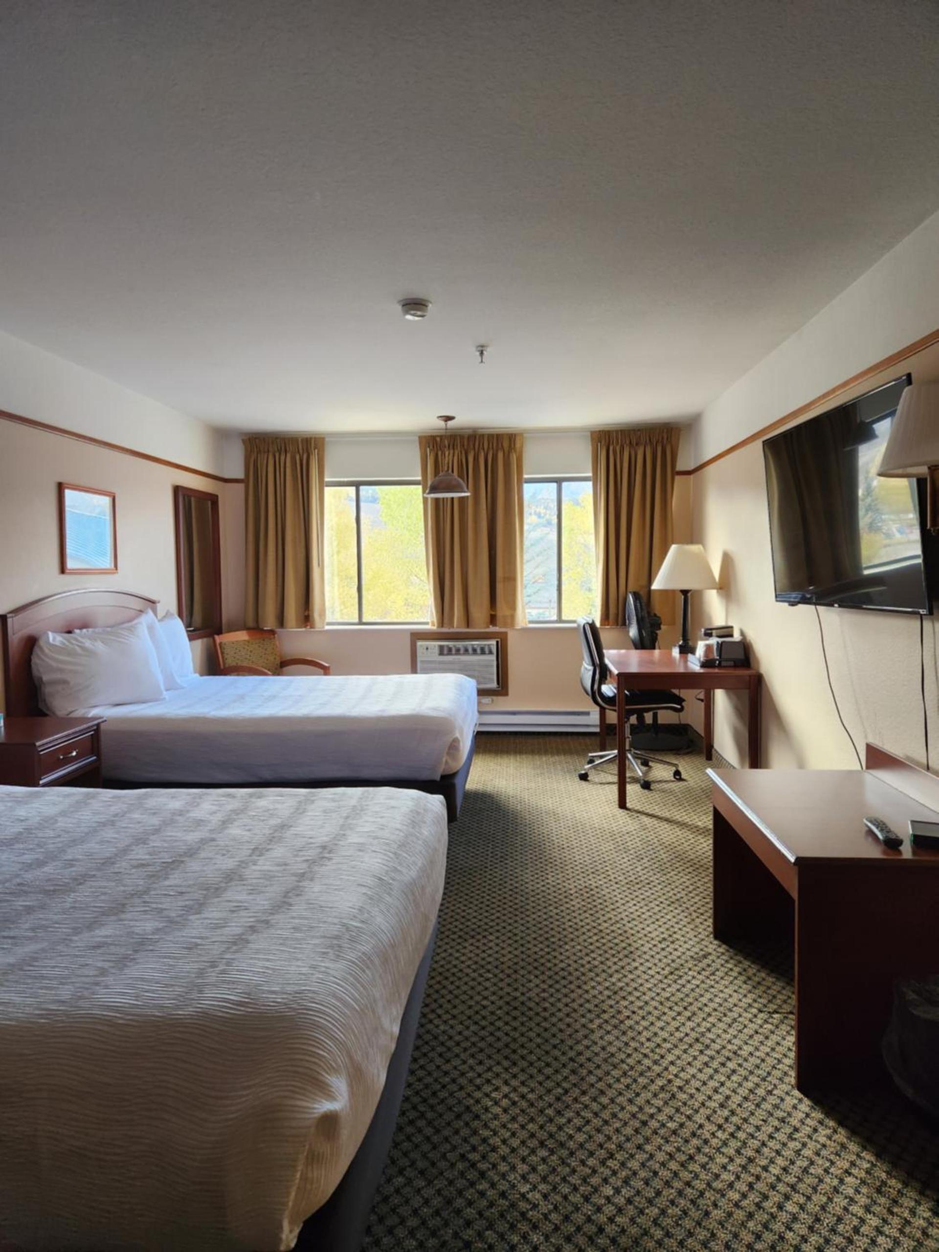 Luxury Inn & Suites photo 31