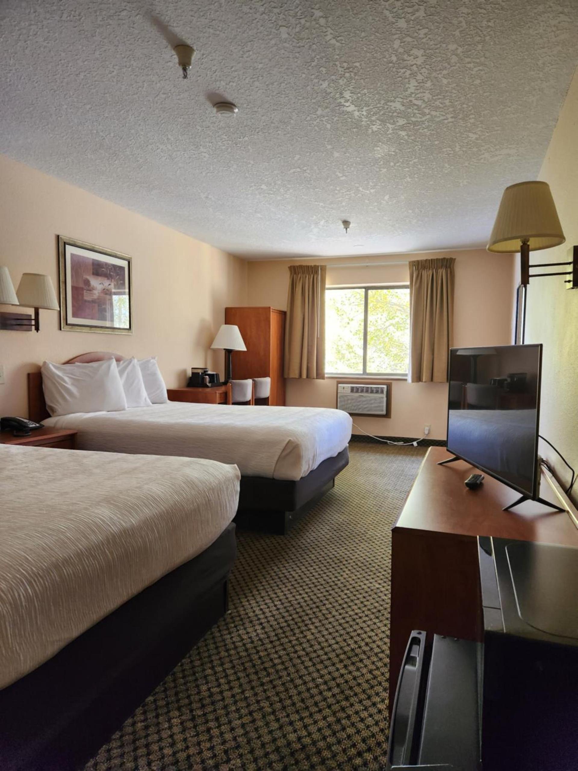 Luxury Inn & Suites photo 29