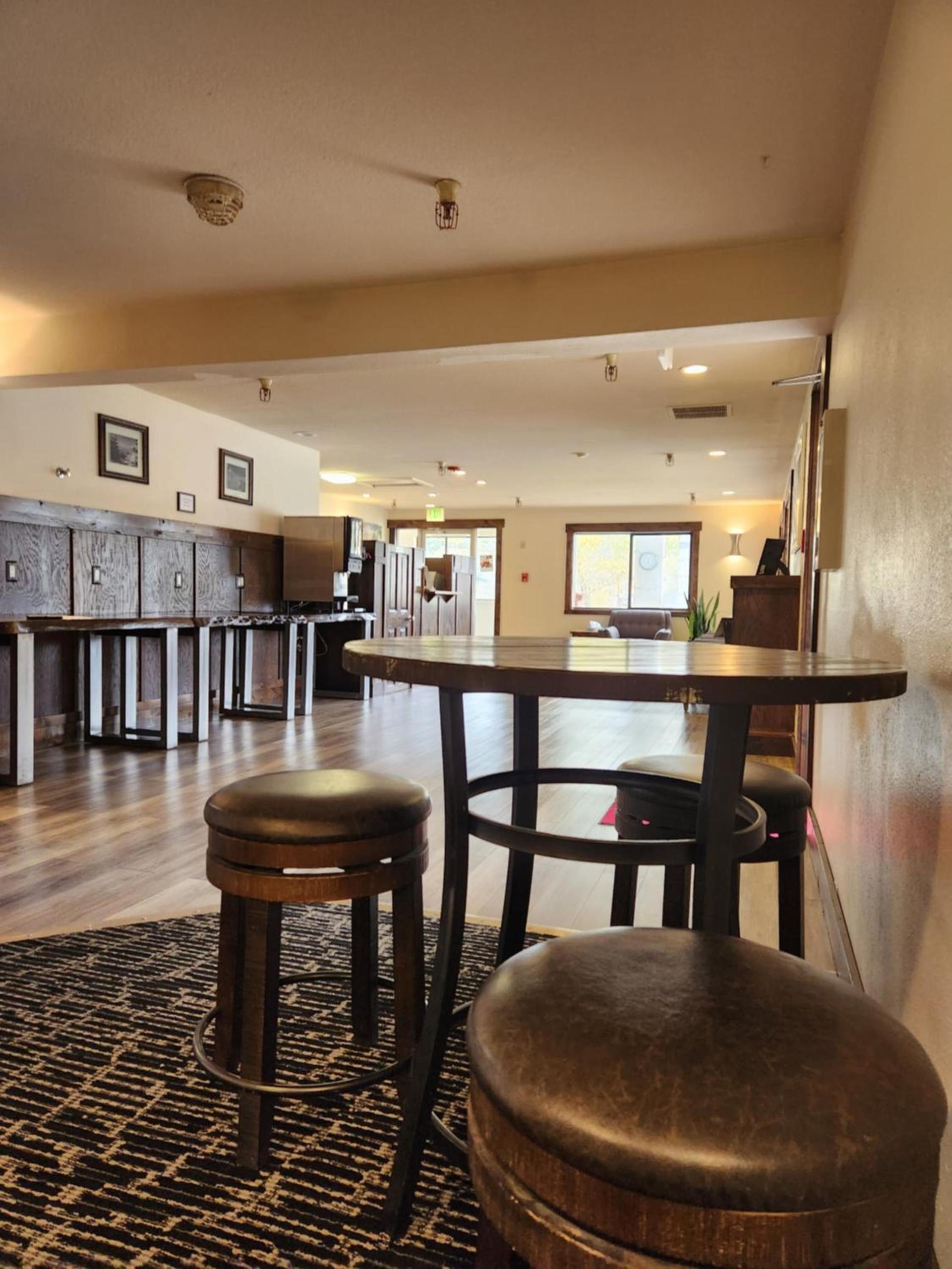 Luxury Inn & Suites photo 38