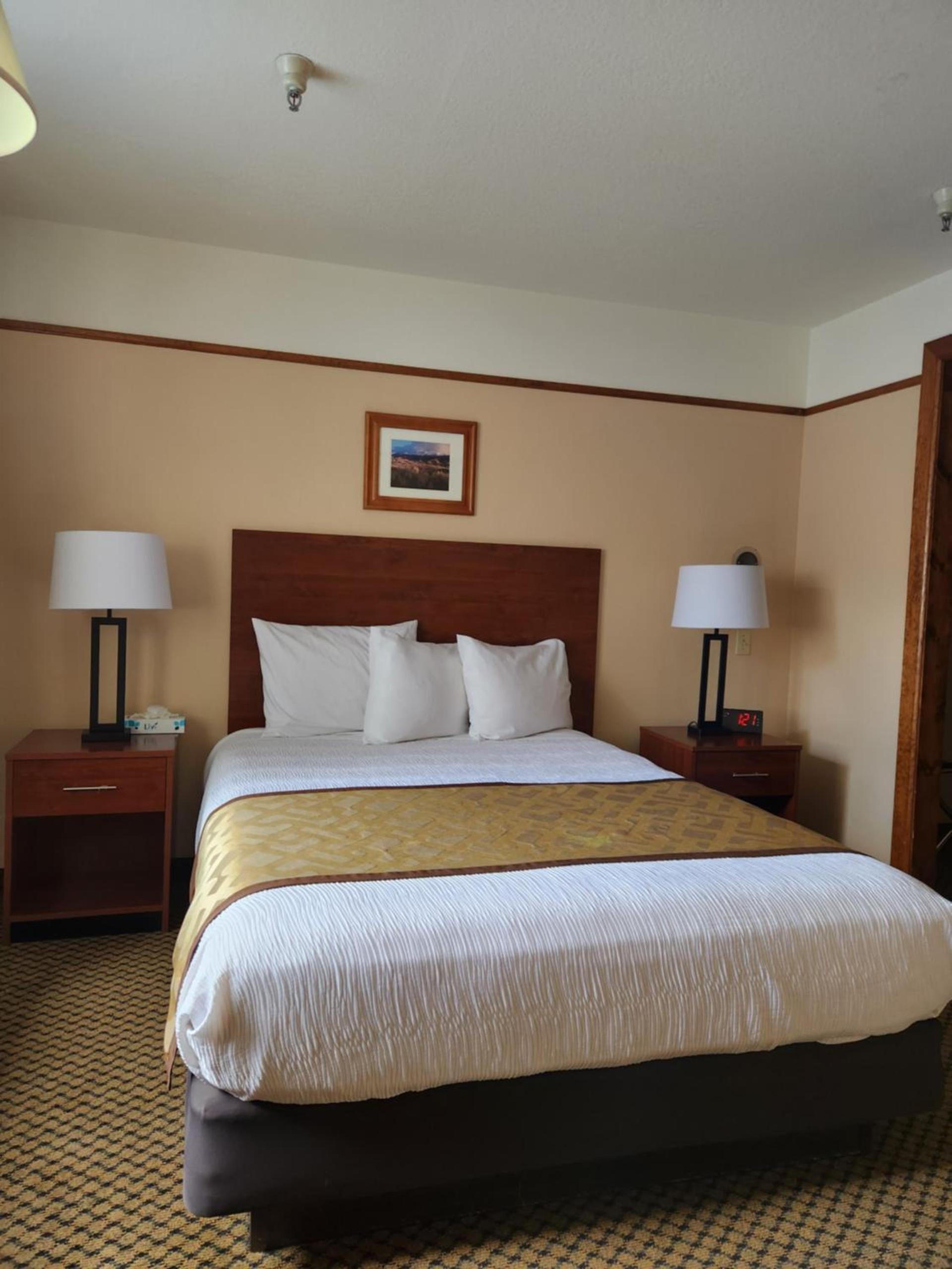 Luxury Inn & Suites photo 36