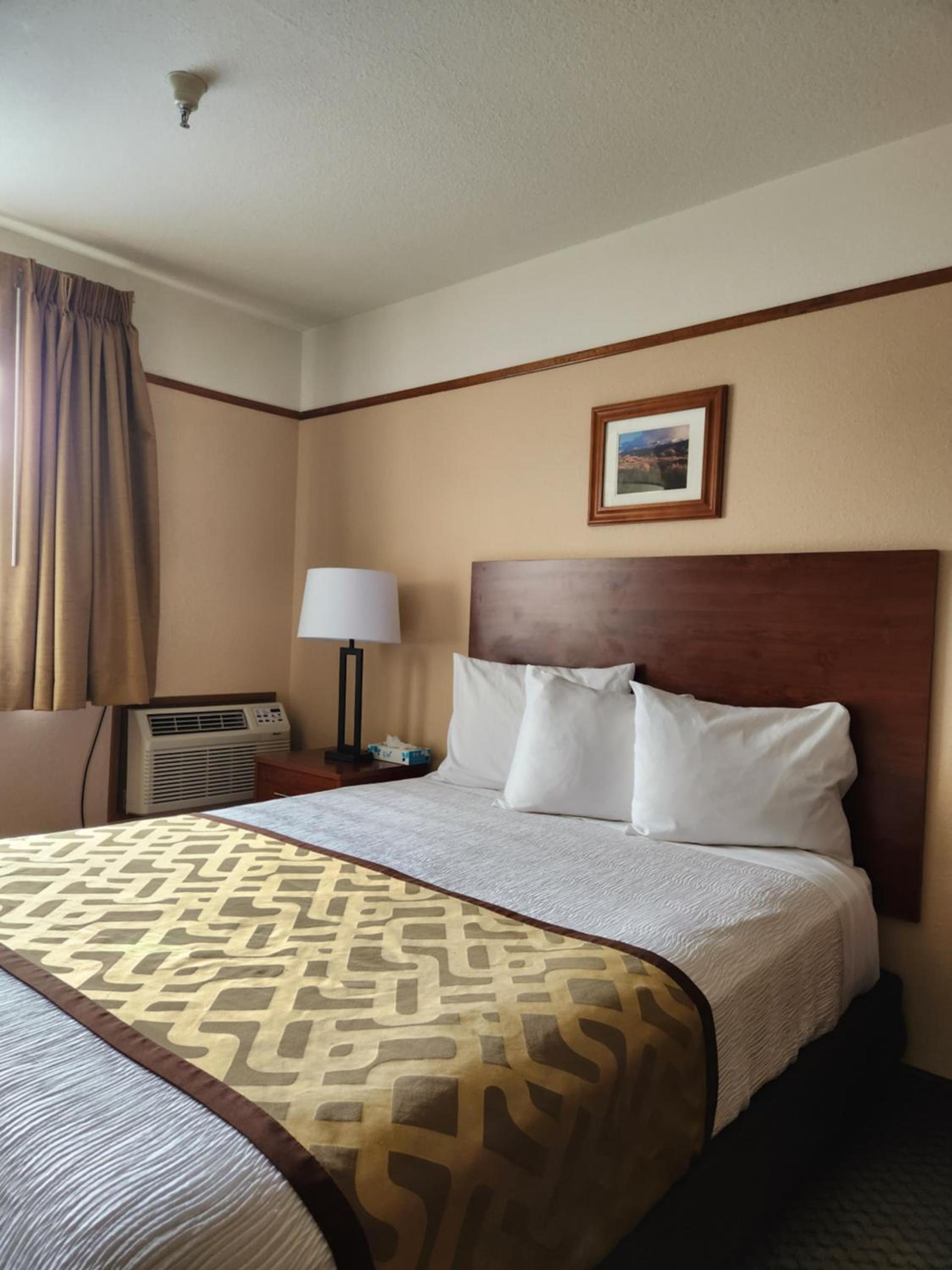 Luxury Inn & Suites photo 35