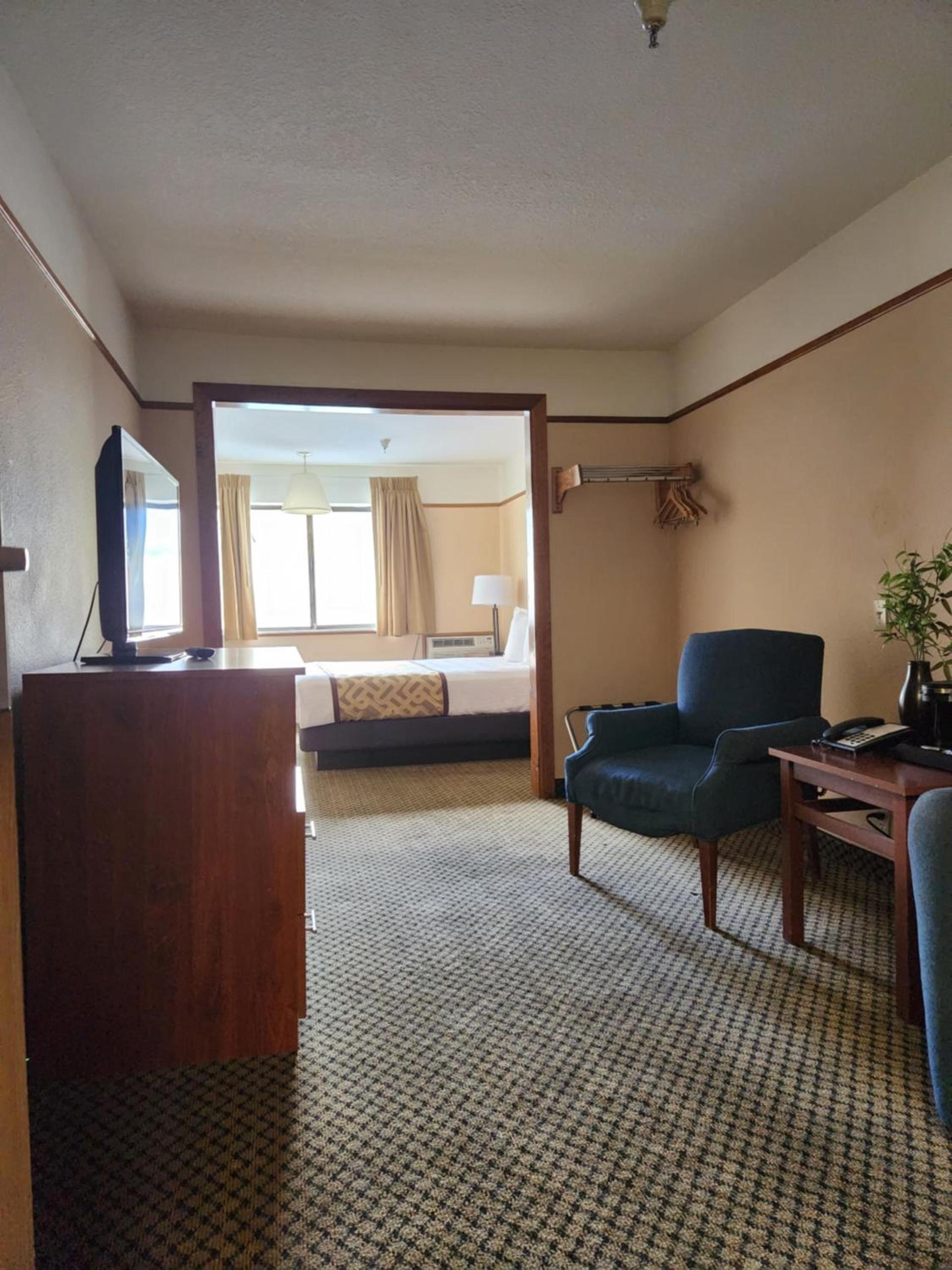 Luxury Inn & Suites photo 37