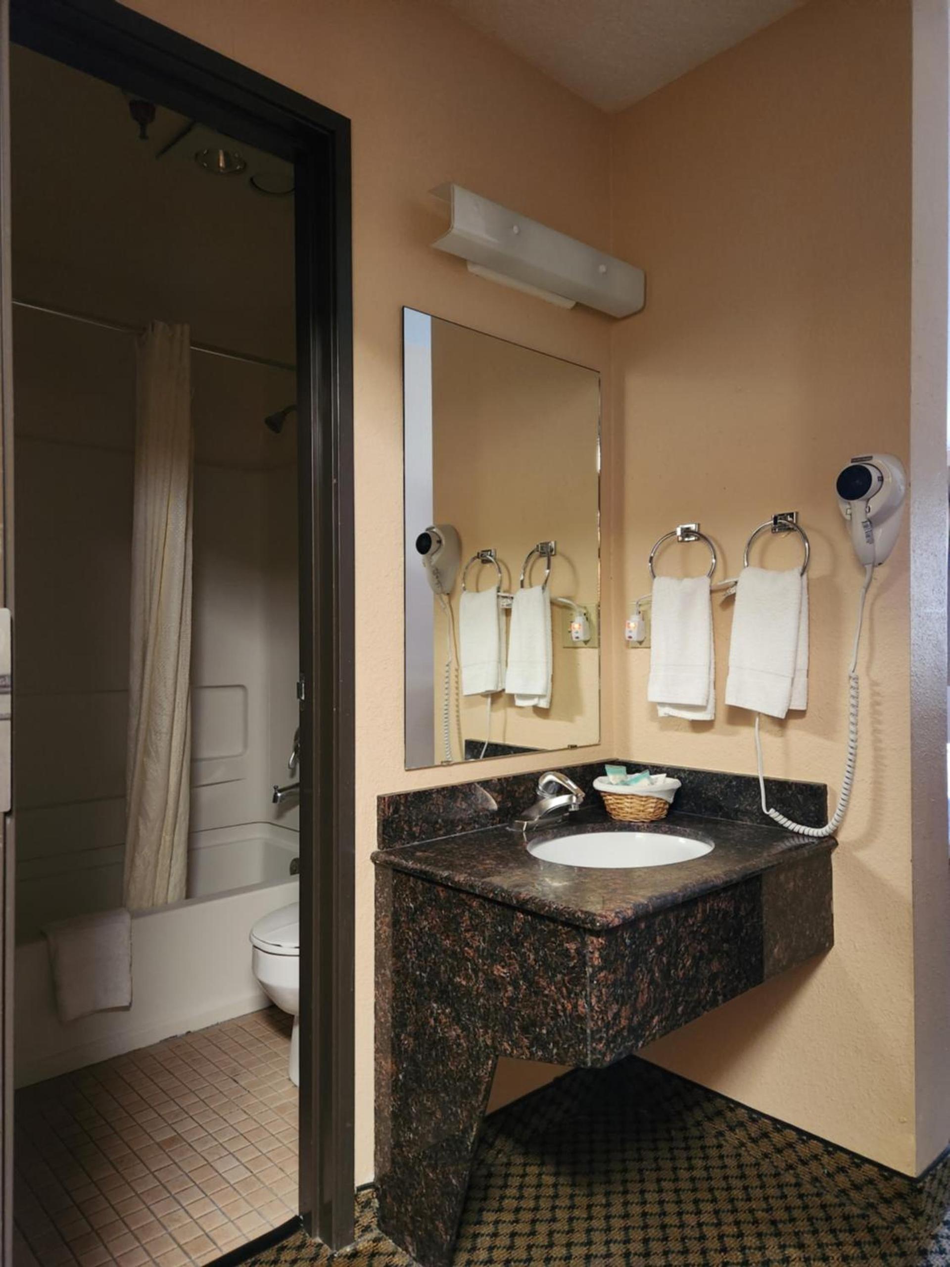 Luxury Inn & Suites photo 39