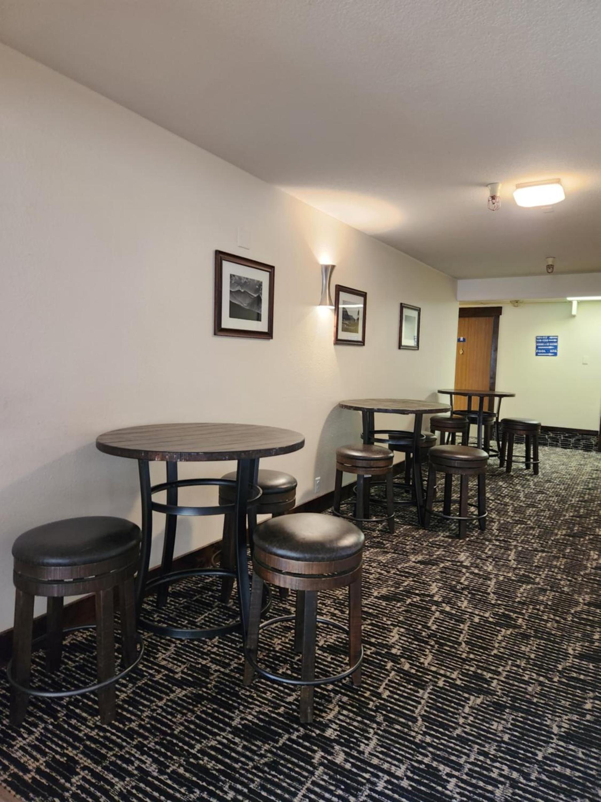 Luxury Inn & Suites photo 40