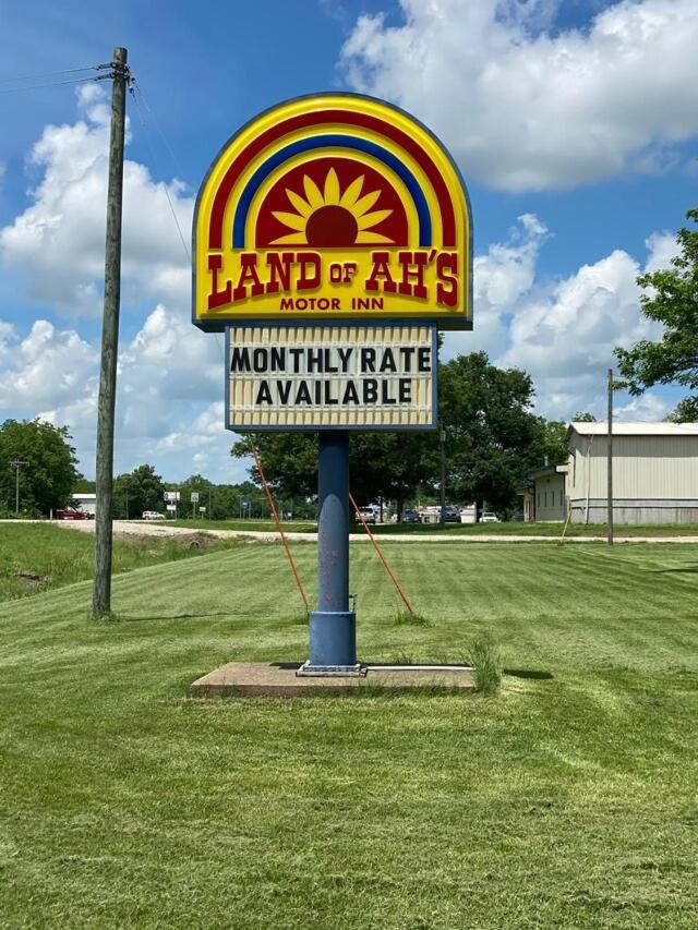 Land of Ahs Motor Inn photo 4