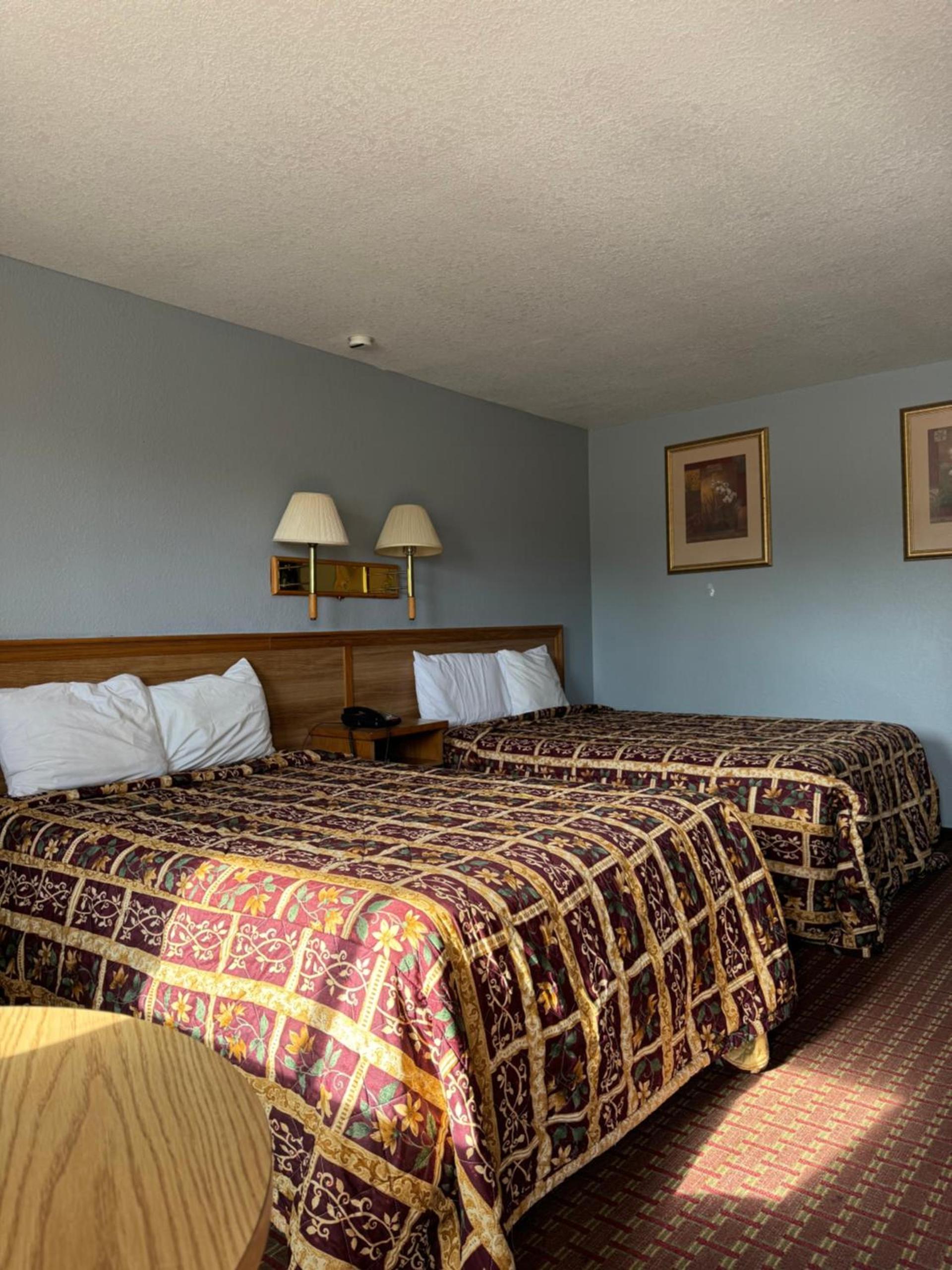 Land of Ahs Motor Inn photo 3