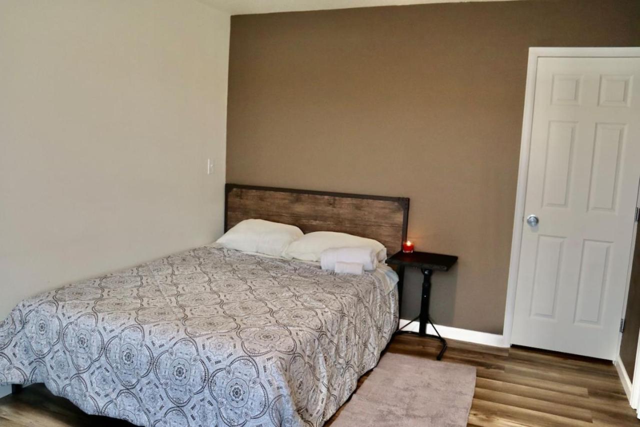 AZGuestHouse at Meadow Vast Queen-bedroom-SharedBath photo 9
