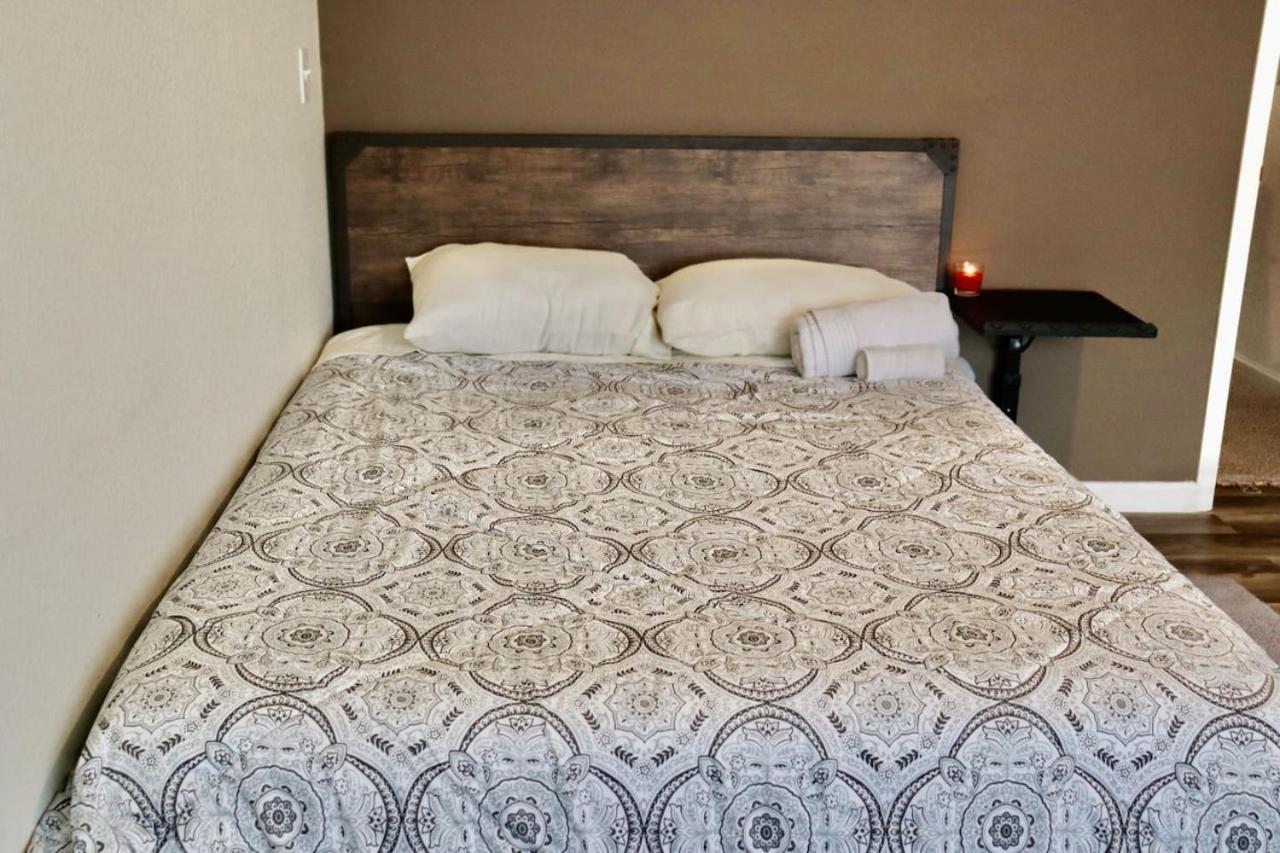 AZGuestHouse at Meadow Vast Queen-bedroom-SharedBath photo 12