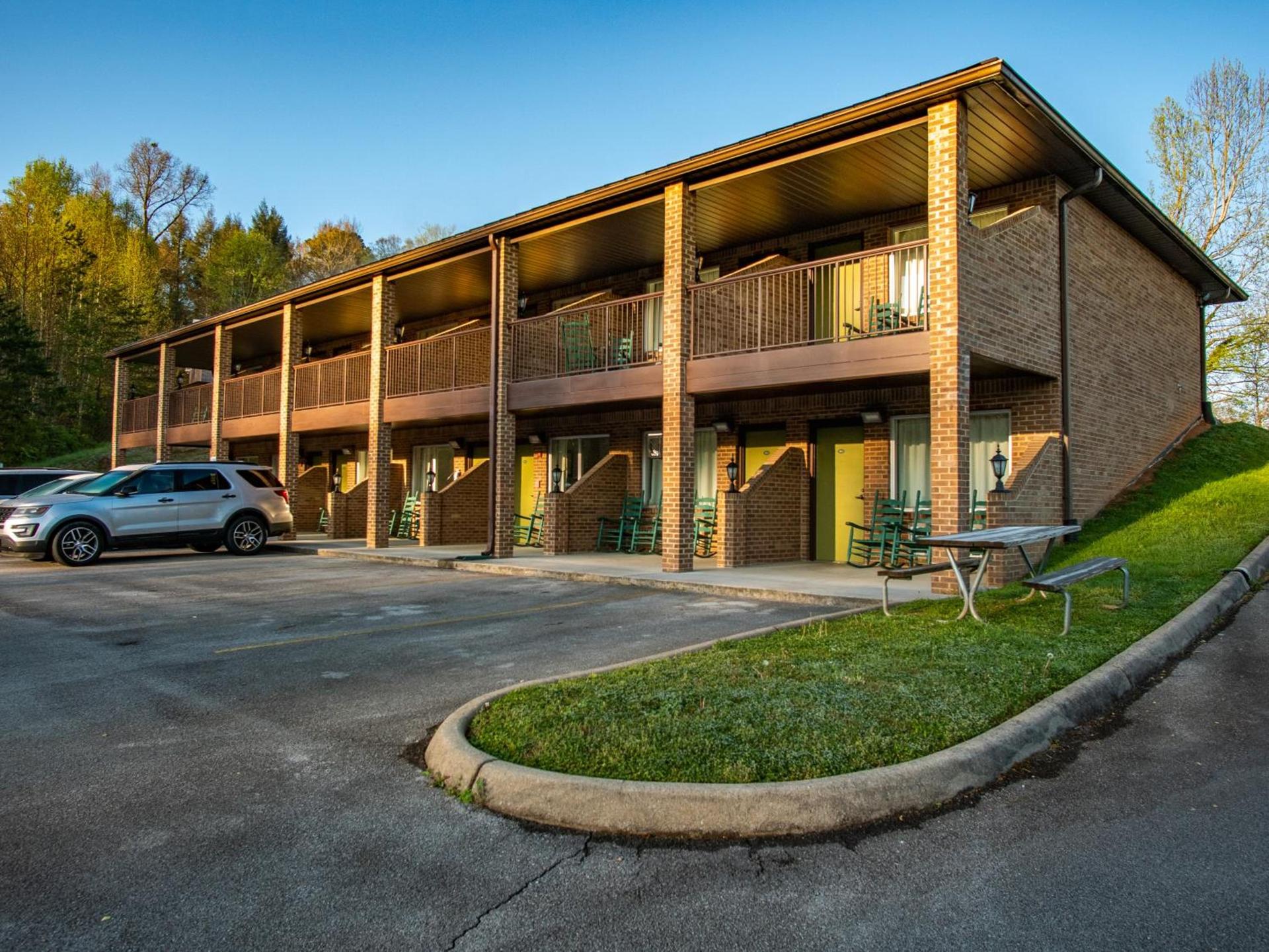 Townsend River Breeze Inn photo 35