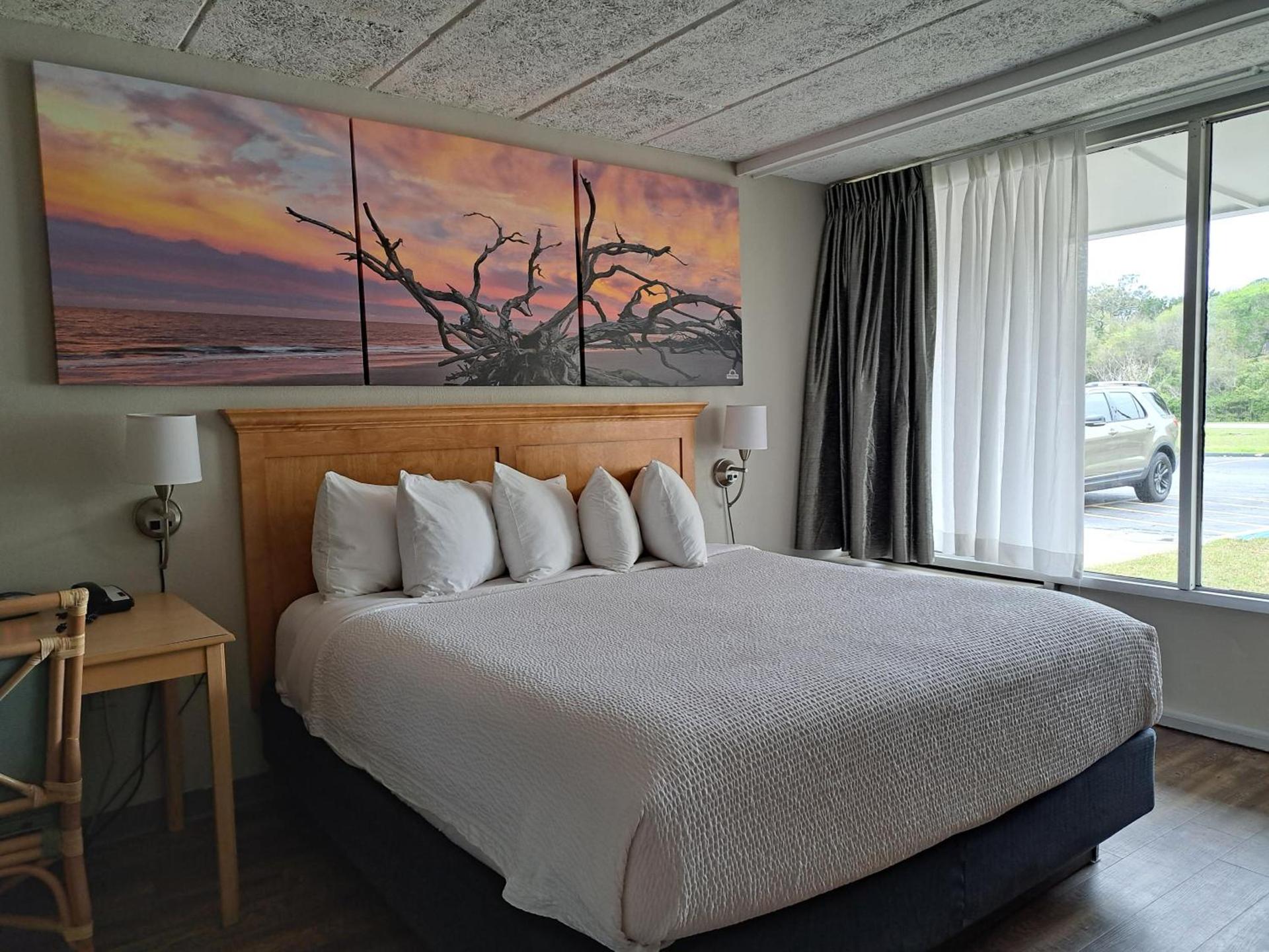 Days Inn & Suites by Wyndham Jekyll Island photo 32