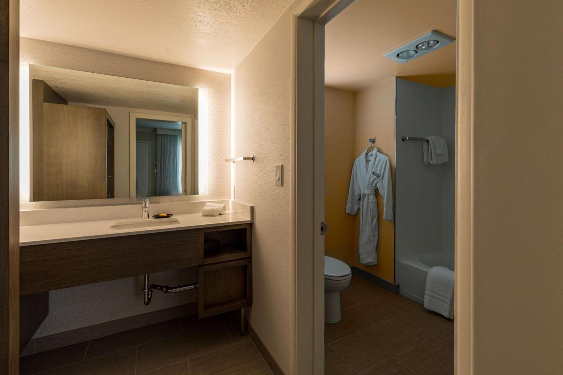 West Beach Inn, a Coast Hotel photo 18