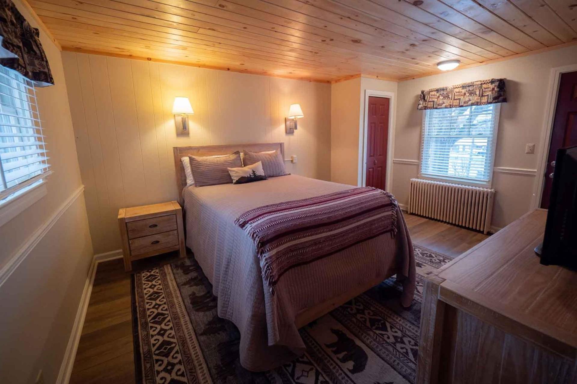 The Snowshoe Lodge photo 8