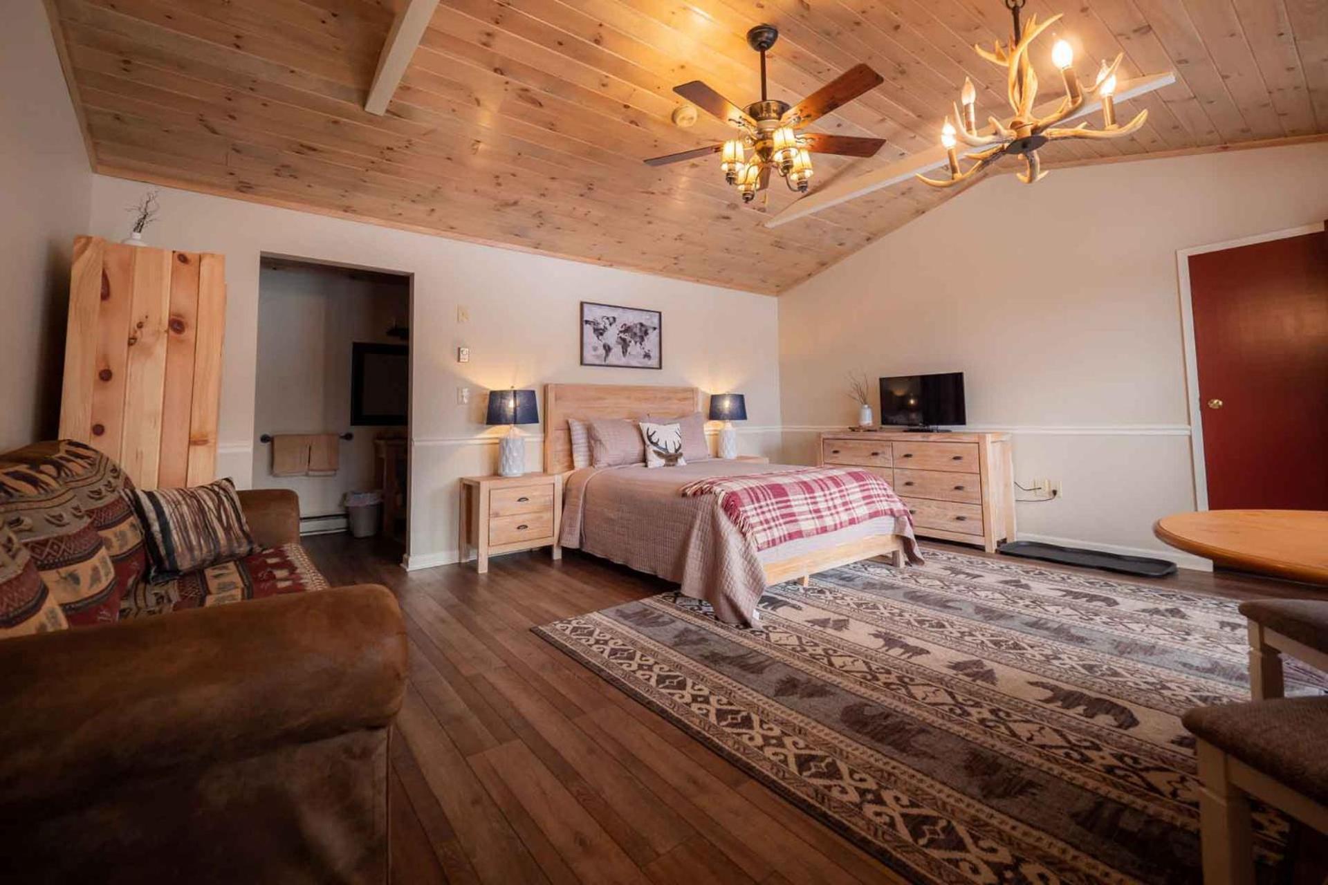 The Snowshoe Lodge photo 22