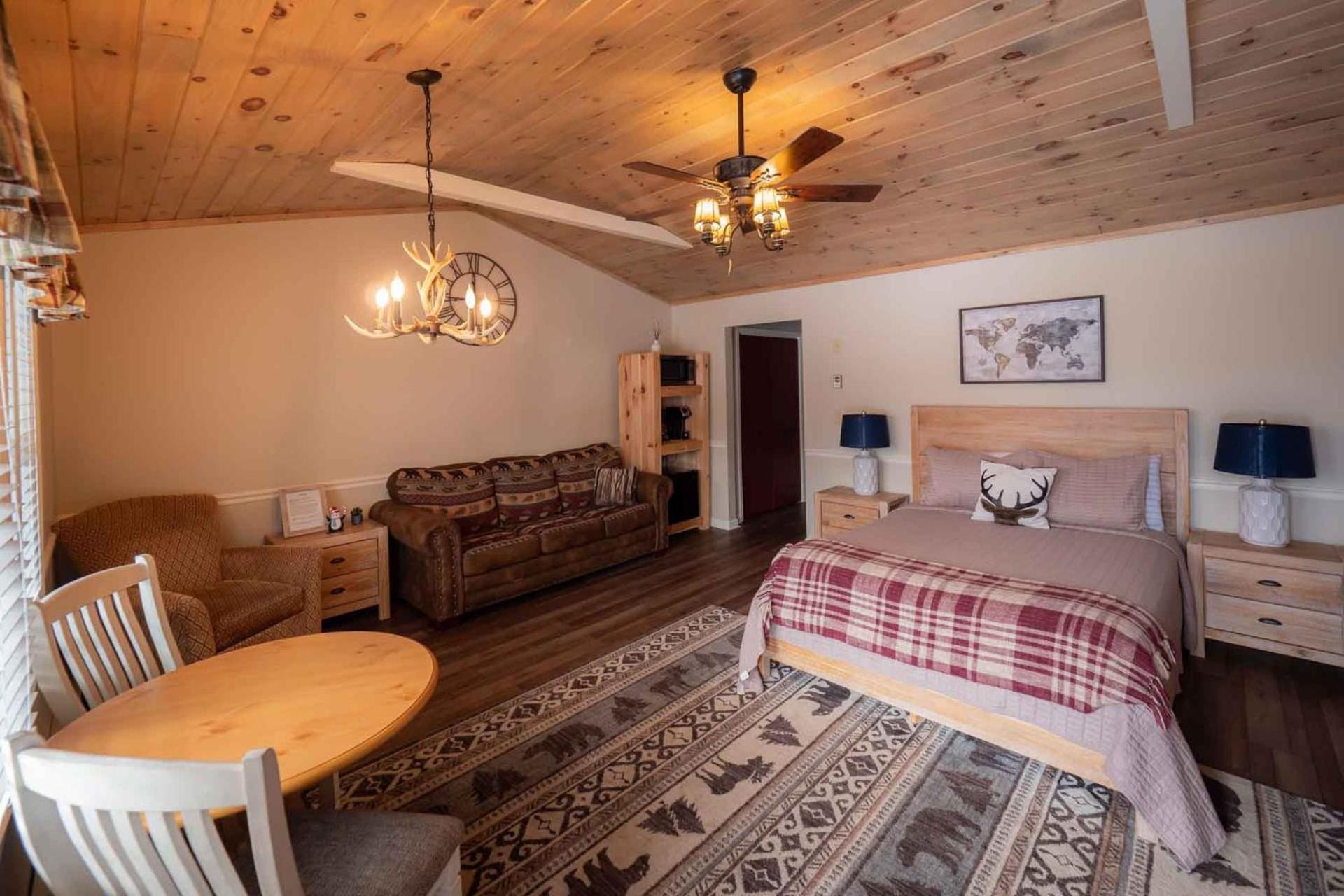 The Snowshoe Lodge photo 21
