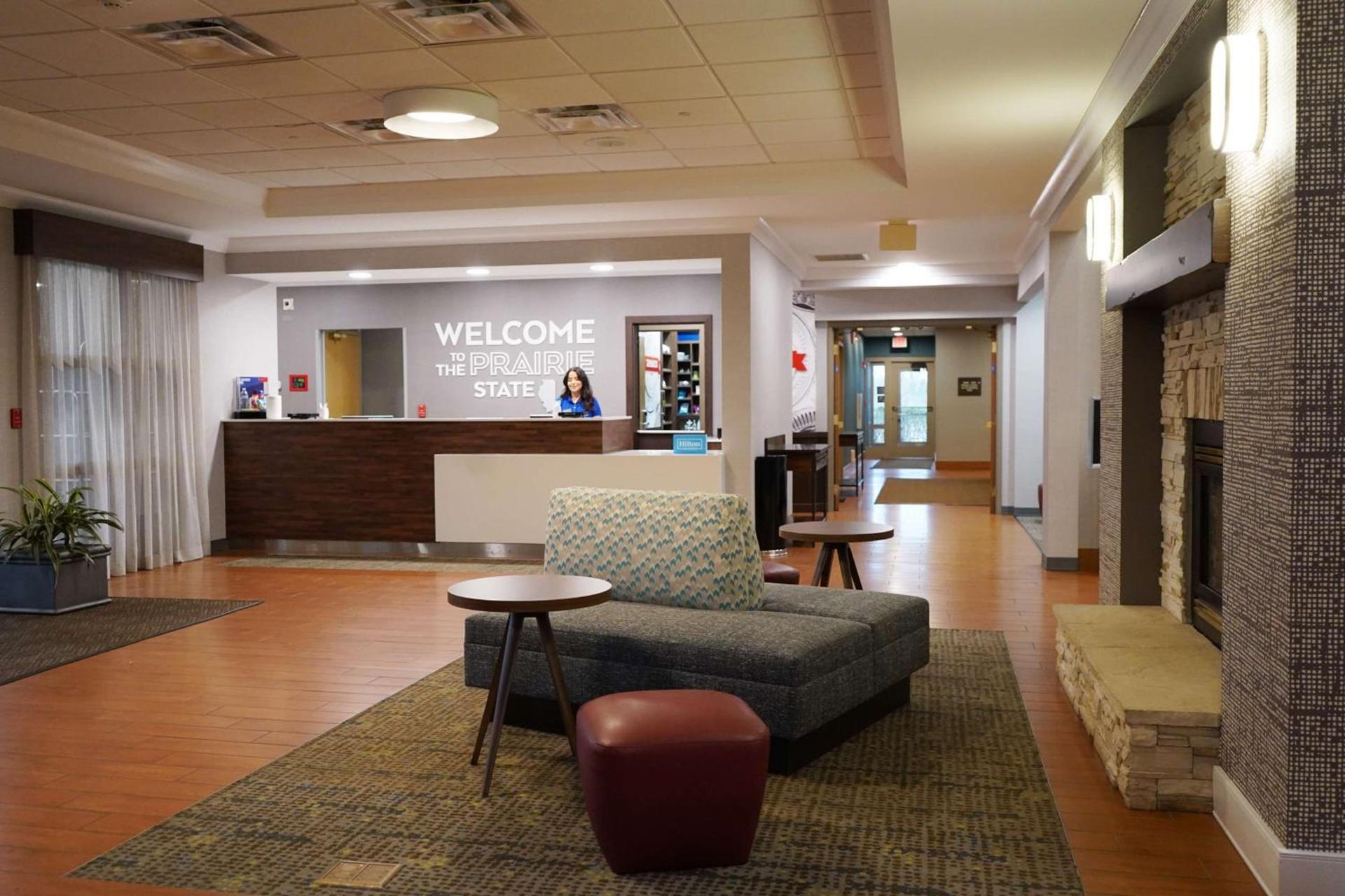Hampton Inn & Suites Chicago/Aurora photo 7