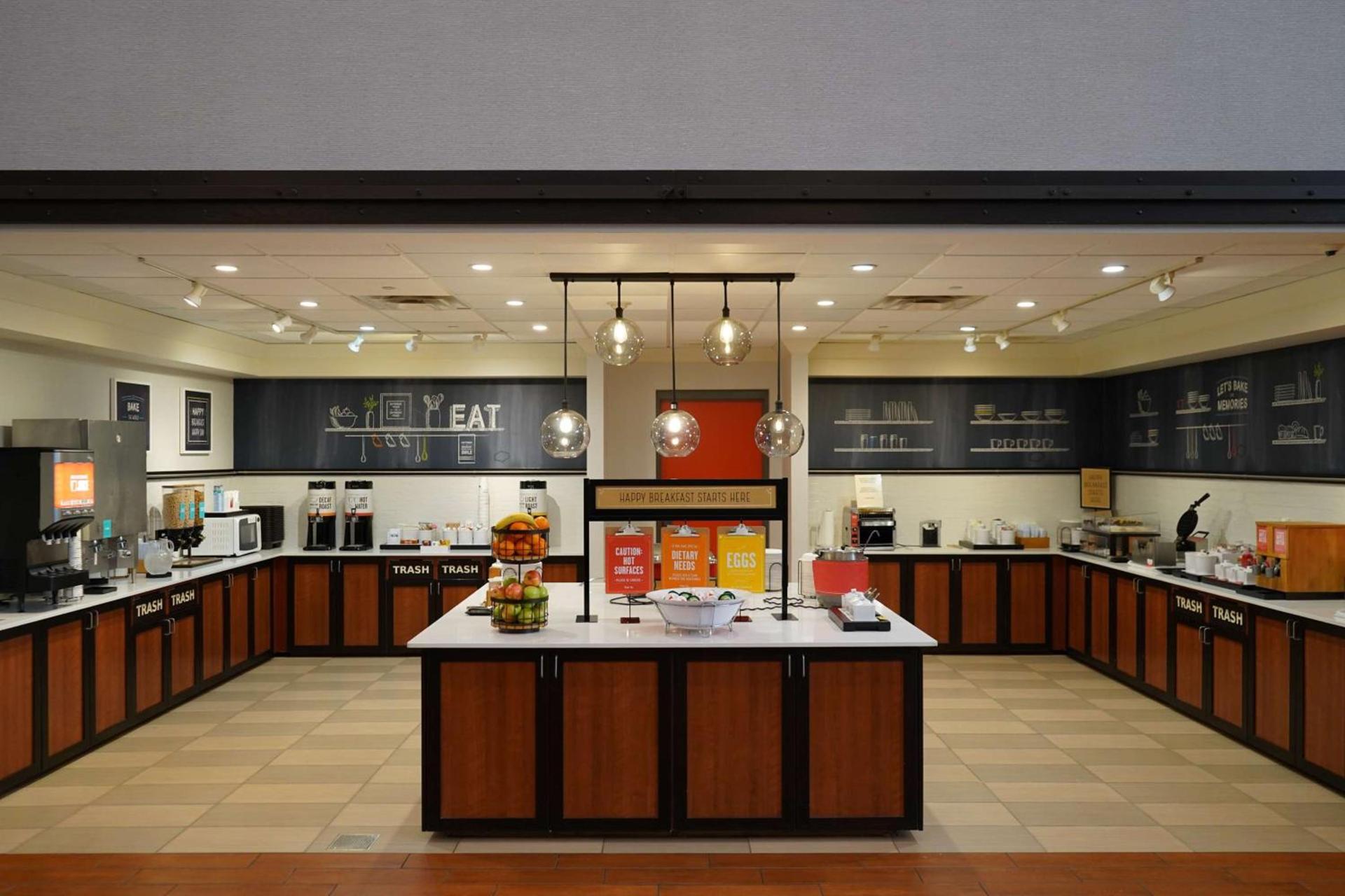 Hampton Inn & Suites Chicago/Aurora photo 12