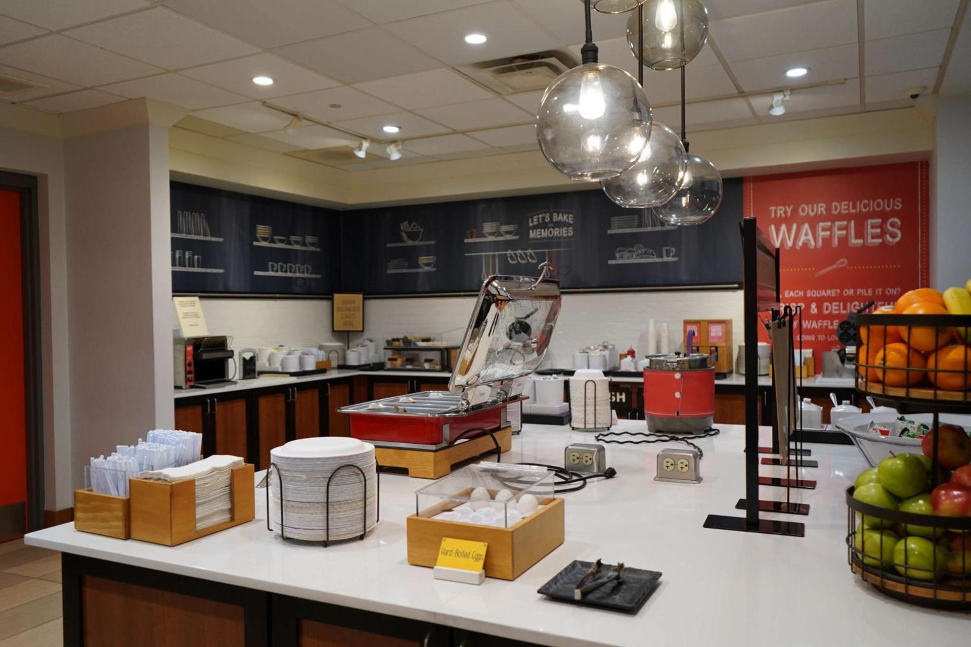 Hampton Inn & Suites Chicago/Aurora photo 14