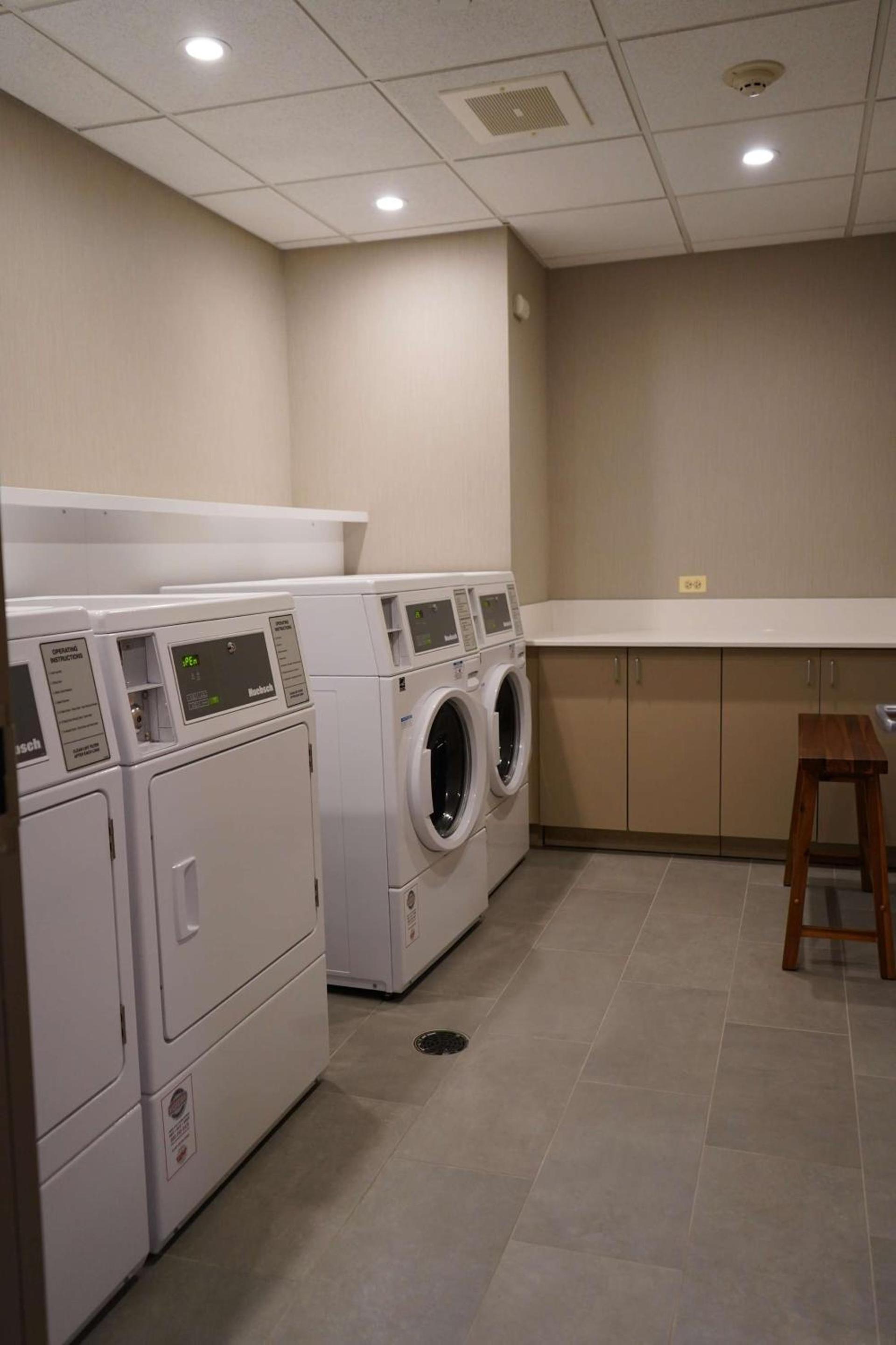 Hampton Inn & Suites Chicago/Aurora photo 32